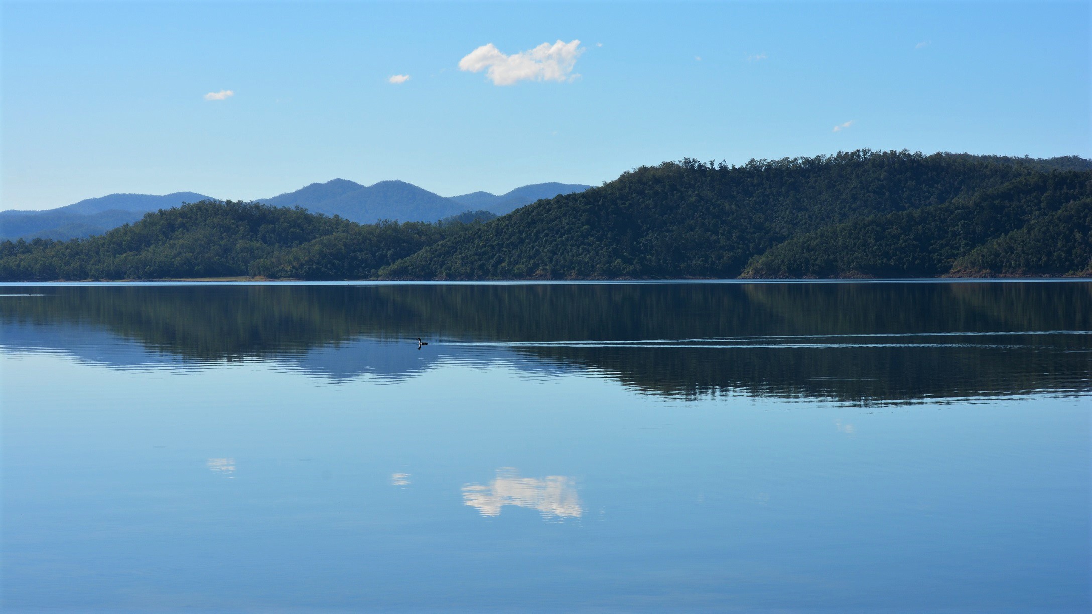 vertical wallpaper earth, lake, australia, bay, mountain, queensland, reflection, lakes