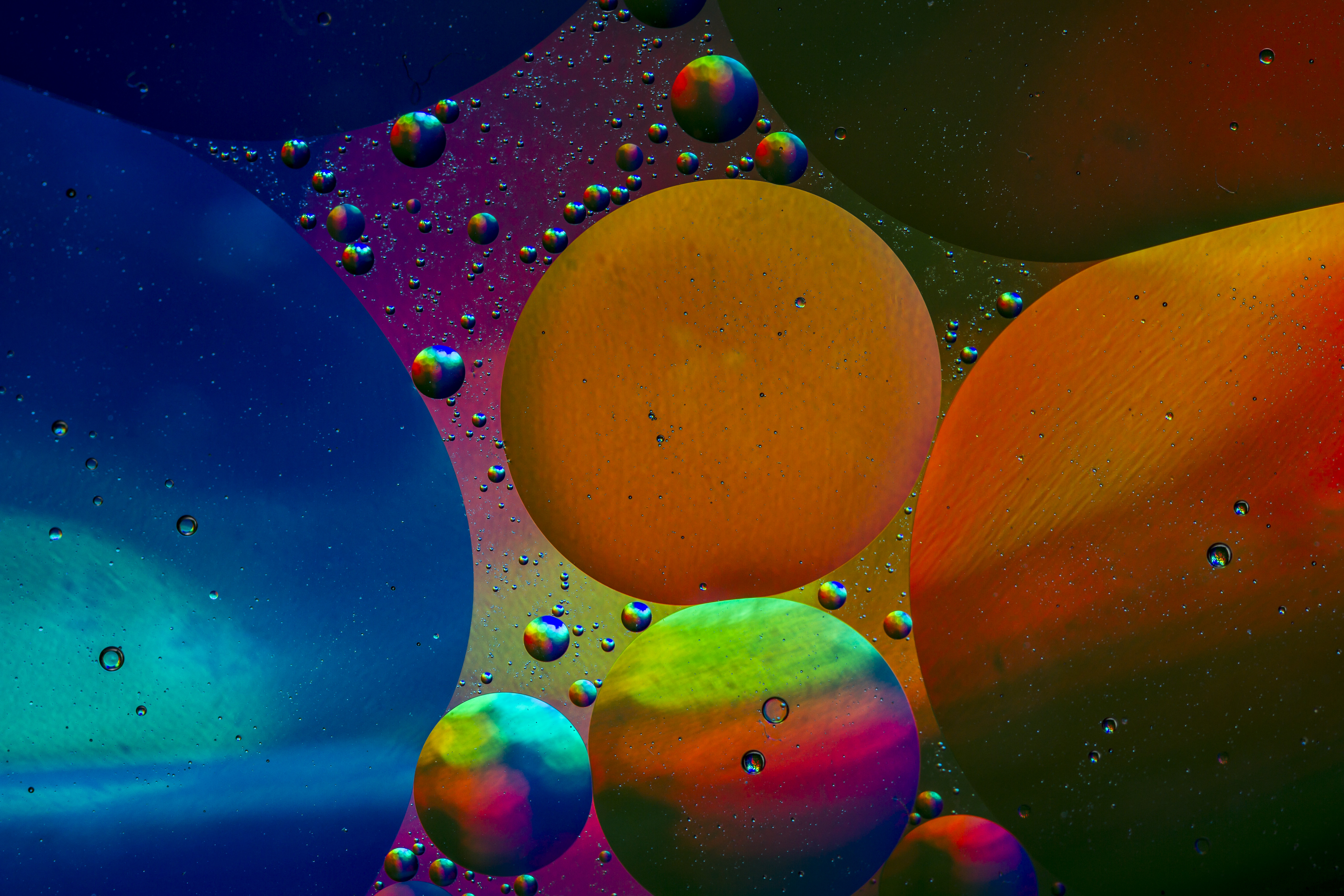 Скачать картинку Пузыри, Вода, Разноцветный, Абстракция в телефон бесплатно.