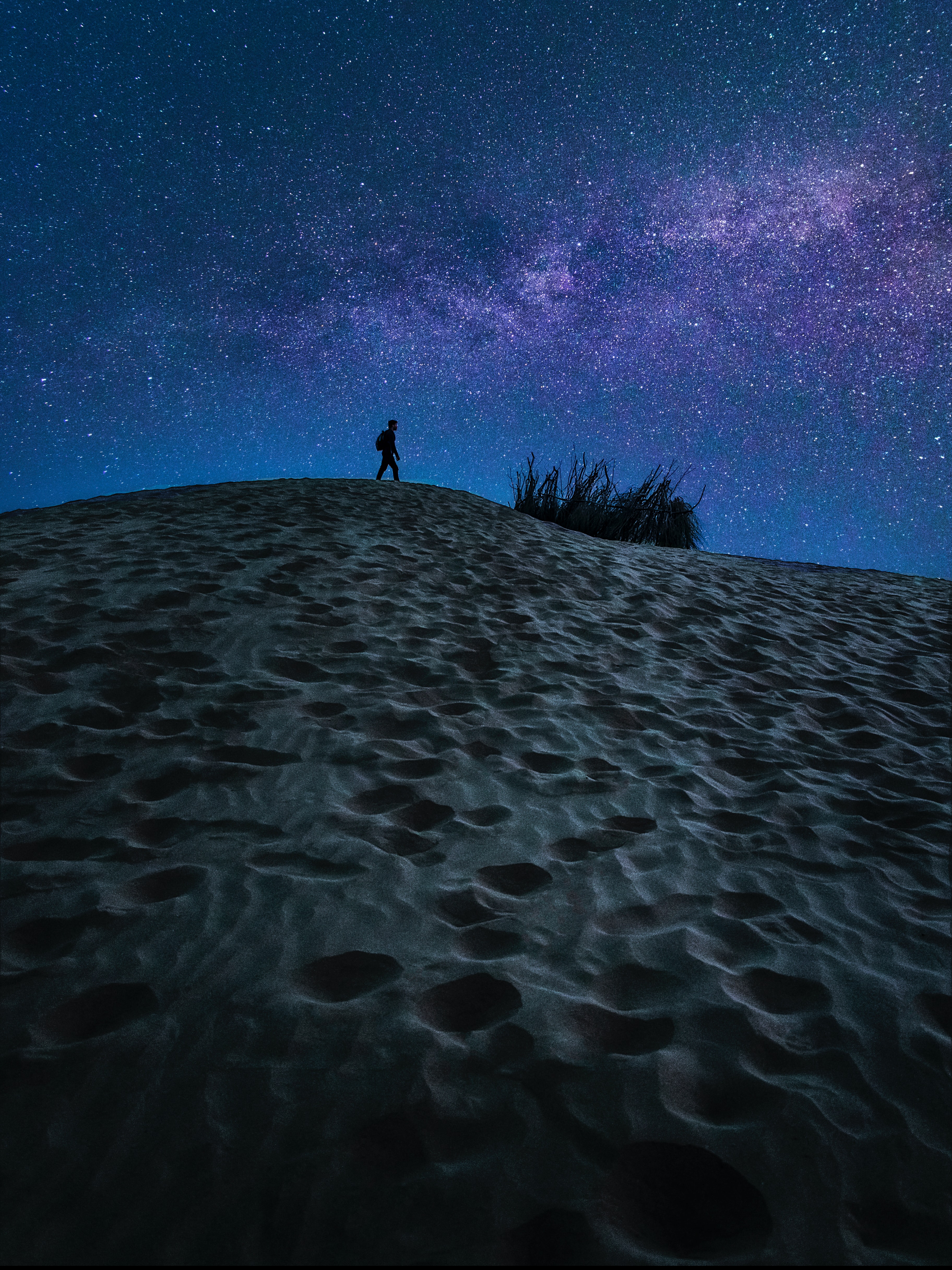 Download mobile wallpaper Human, Sand, Miscellaneous, Miscellanea, Person, Starry Sky, Lonely, Loneliness, Alone for free.