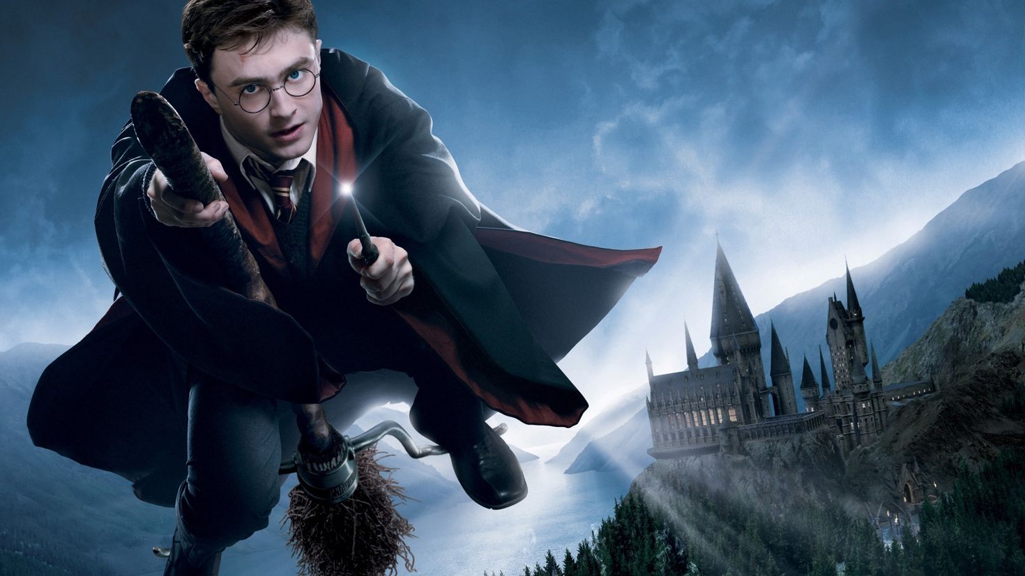 Harry potter with system. Гарри Поттер. Метла Гарри Поттера. Гарри Шпротер комедия. Дэниел Рэдклифф орден Феникса.