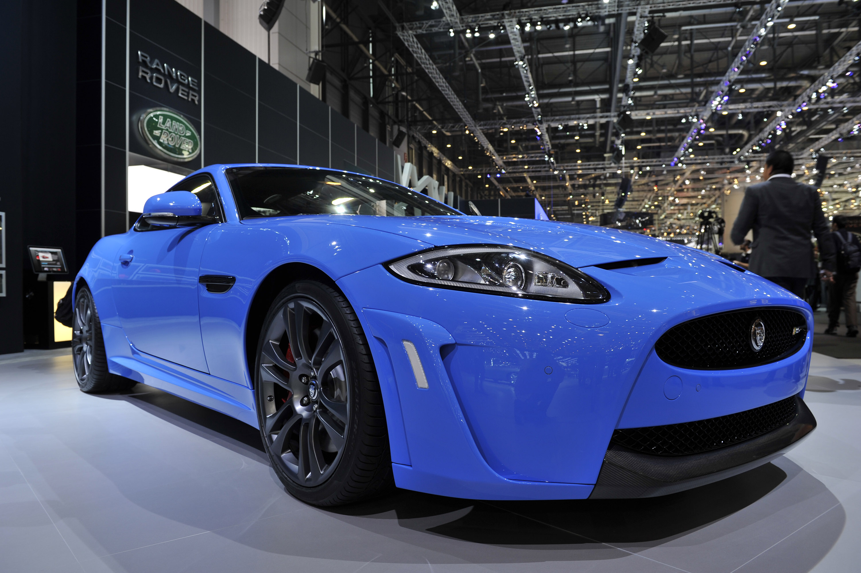 Покажи синие машины. 2011 Jaguar XKR-S. Ягуар XKR RS. Ягуар машина 2023. Ягуар XKR-S gt.