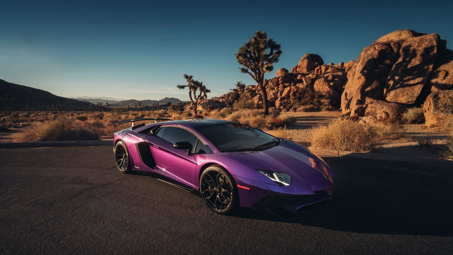 Фиолетовая машина на обои. Lamborghini Aventador Purple. Lamborghini Aventador SV 2017. Lamborghini Aventador 4k. Машинами Ламборджини авентадор фиолетовый 1366x768.