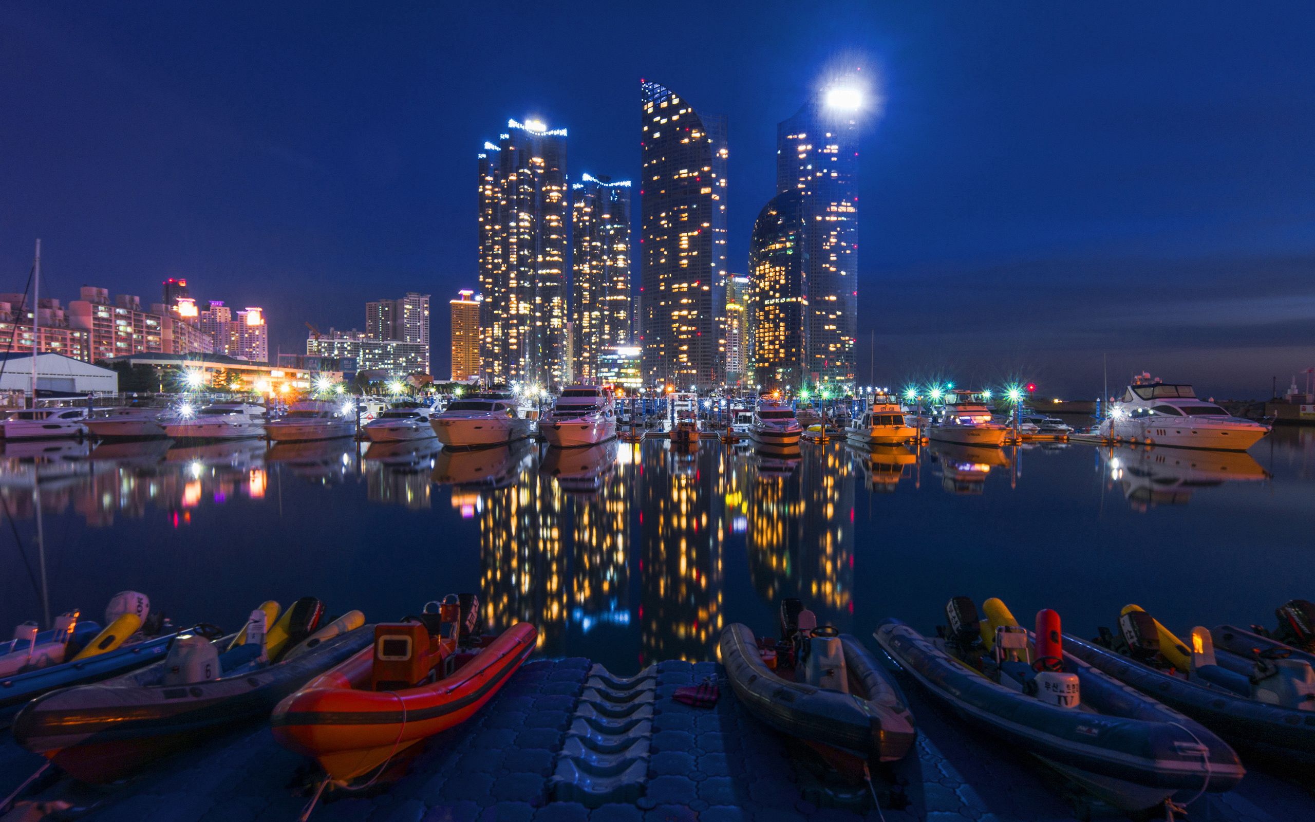Download mobile wallpaper Cities, Sky, Building, Night City, Boats, Night for free.