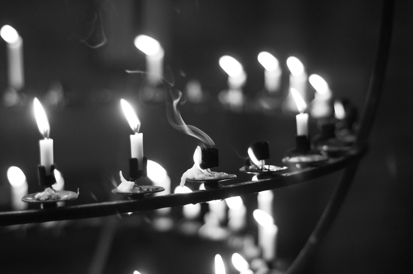 черно белая свеча фото