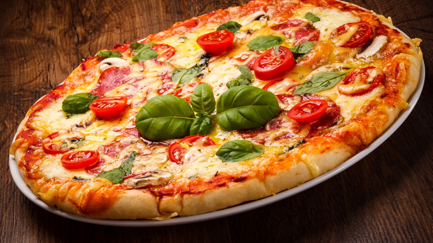 три пиццы одна с фруктами одна с овощами и соусом одна с мясом и сыром фото 64
