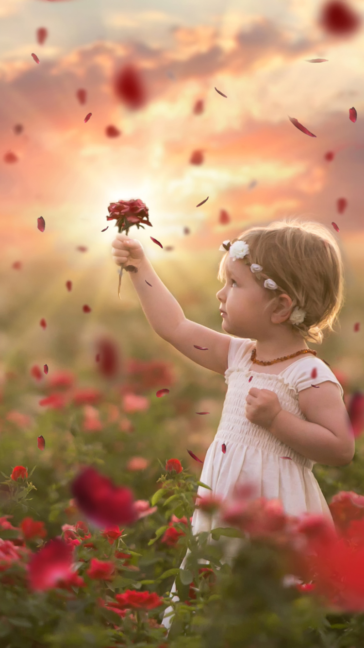 Дети розы. Самый красивый ребёнок с розой. Красный цветок для детей. Розочка для детей. Розочкой ребенка