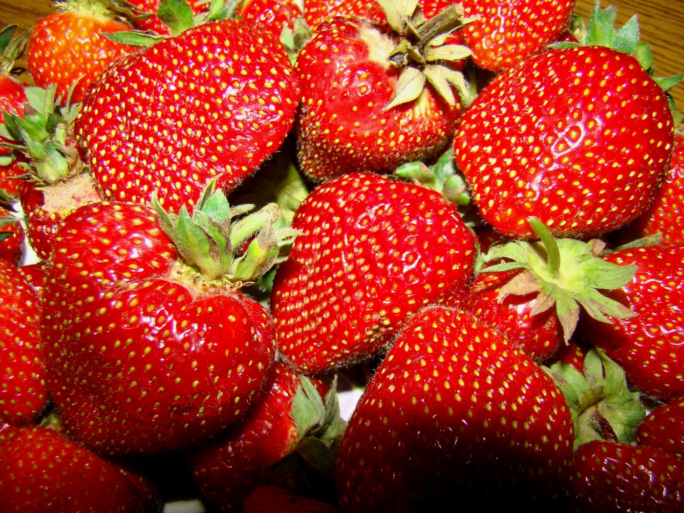 Handy-Wallpaper Lebensmittel, Obst, Erdbeere kostenlos herunterladen.