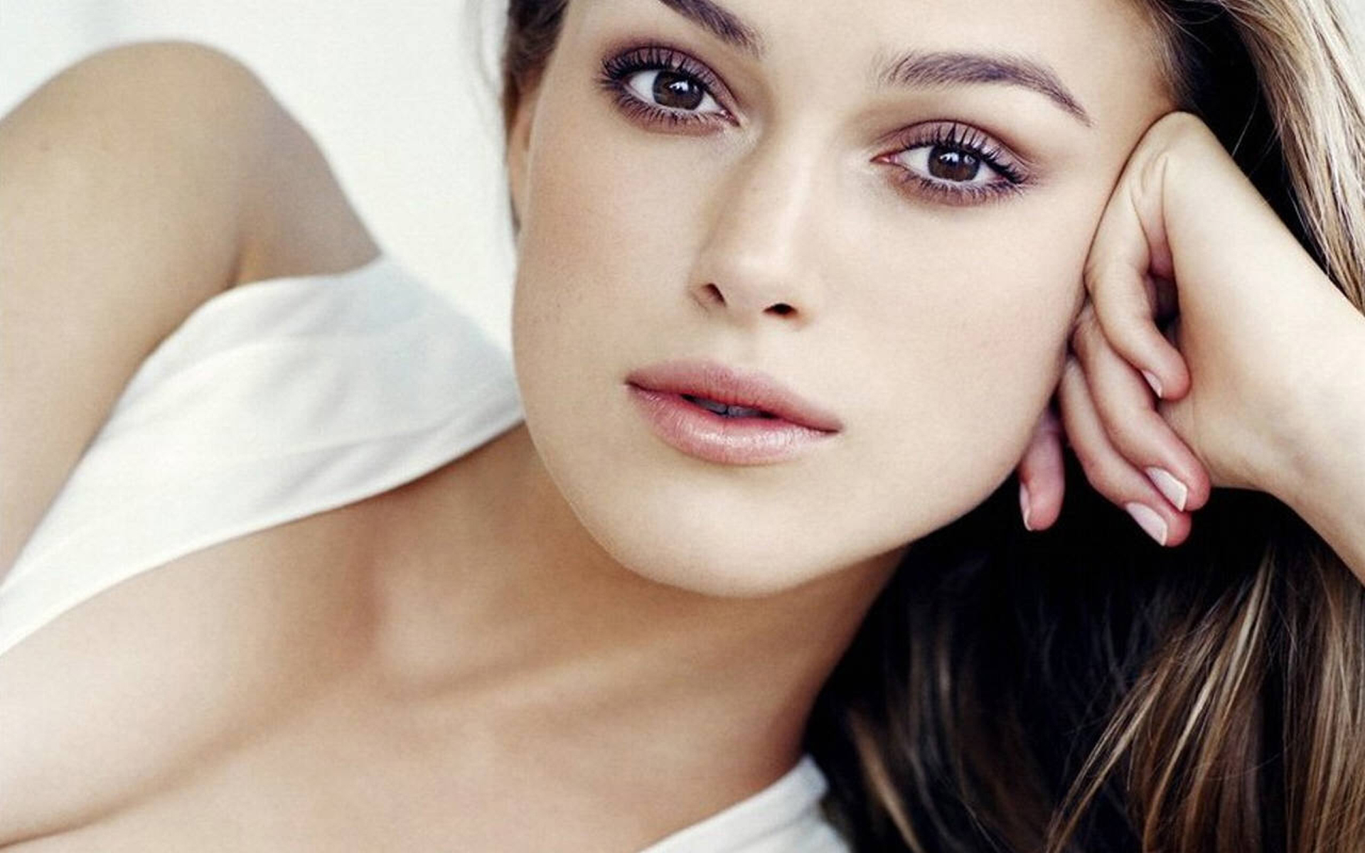 Keira Knightley iPhone Background