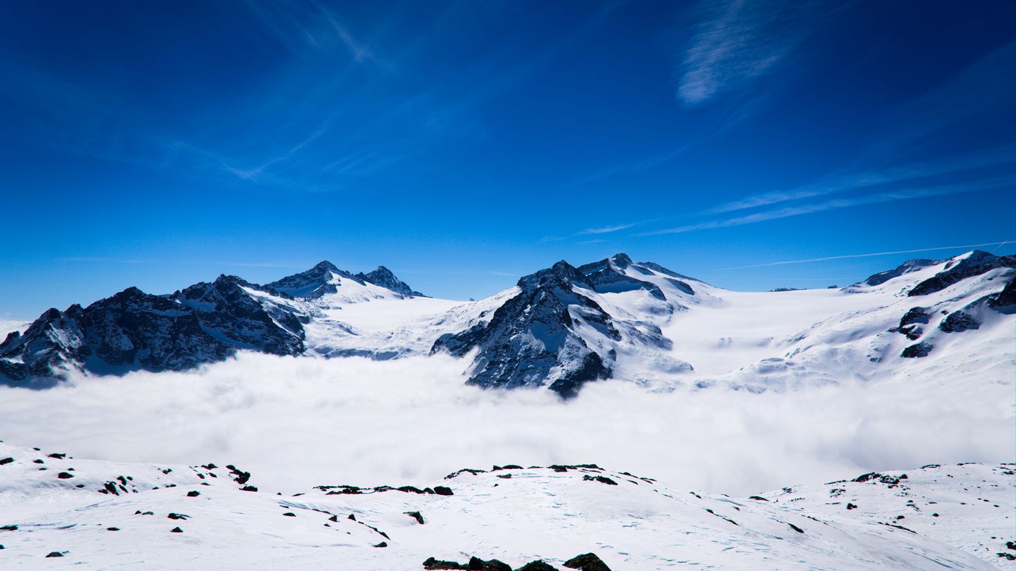 Snow mountain перевод. Гора Эльбрус. Заснеженные горы. Горы снег. Горы снежные вершины.