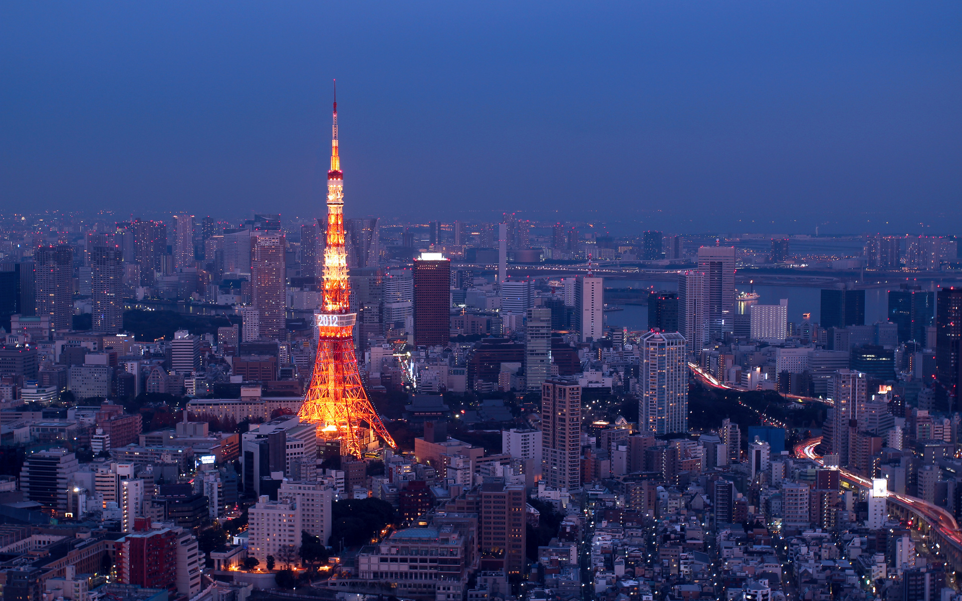 Фото телевизионной башни в токио