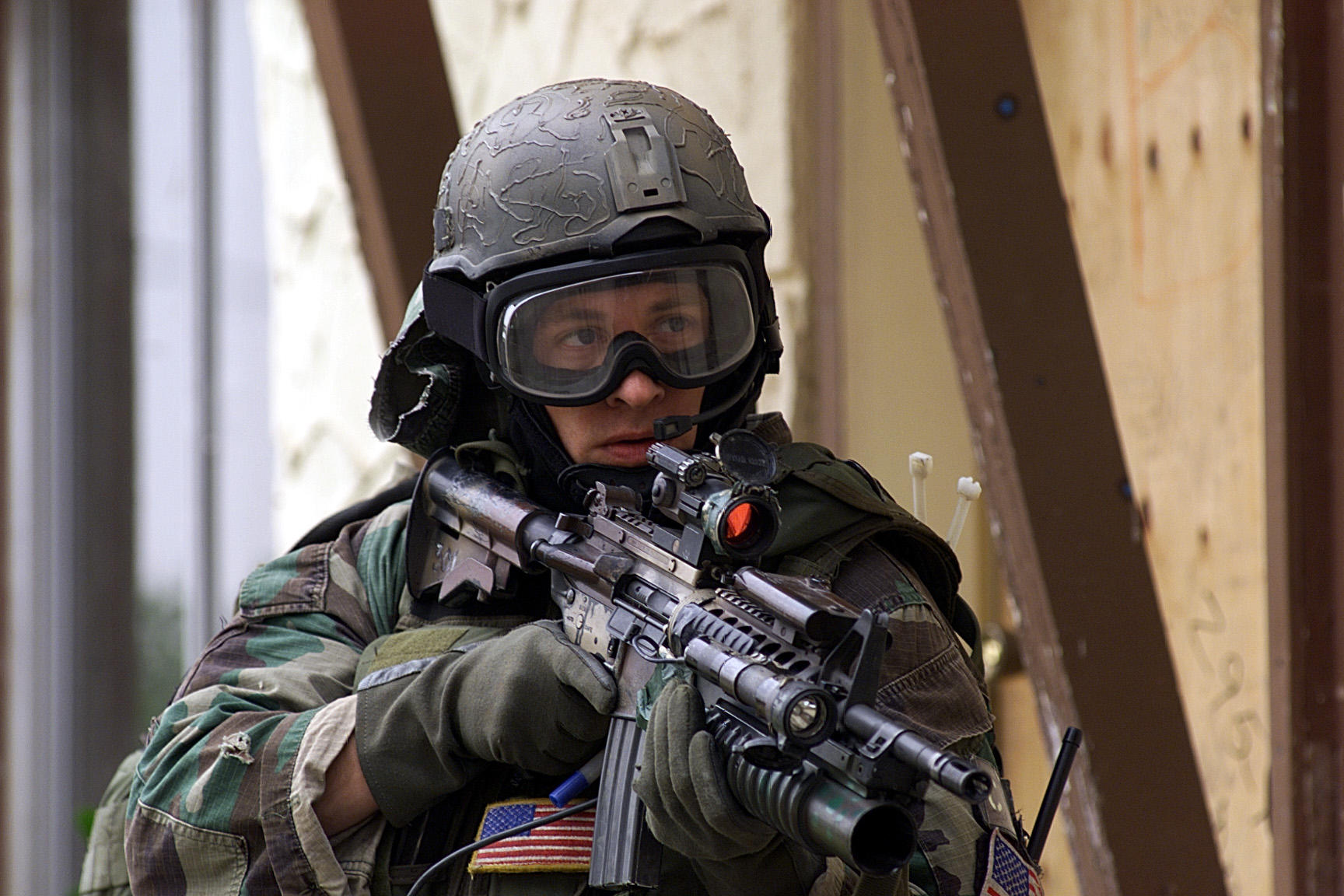 soldier, military, firearm, gun Smartphone Background