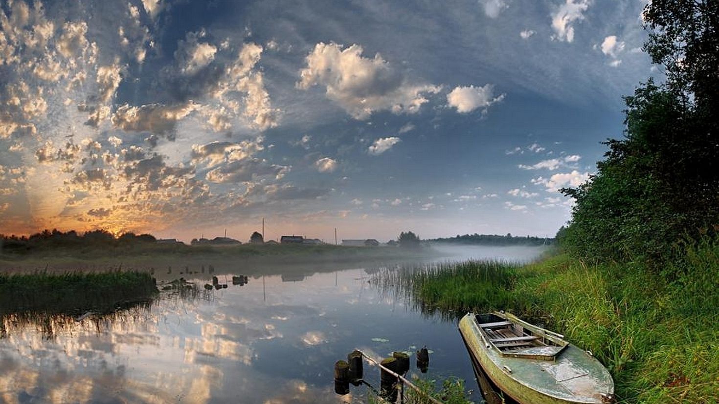 Роль природы и пейзажа. Лодка на реке. Природа с рекой и лодкой. Природа речка лодка. Речной пейзаж.