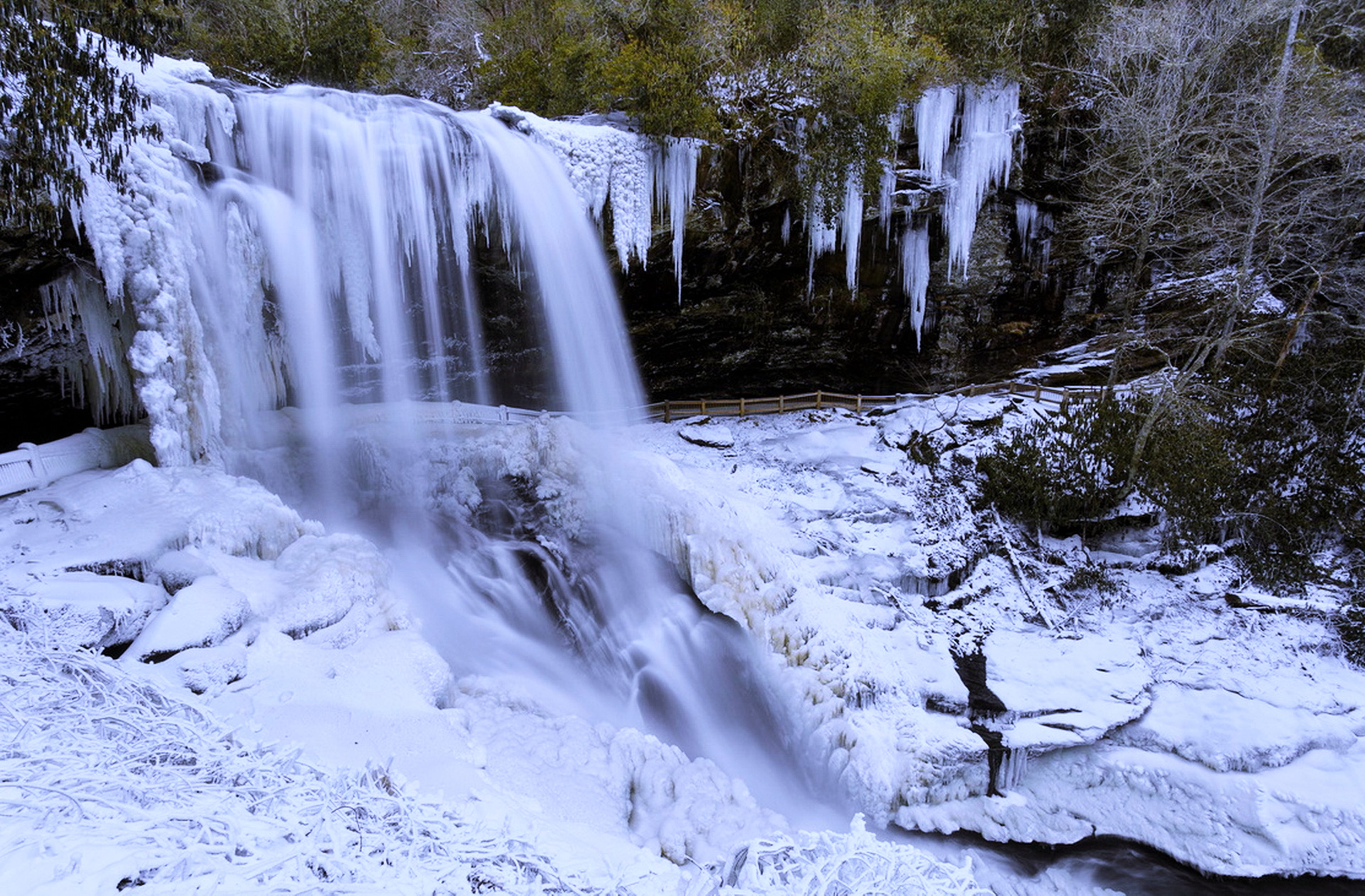 Беловский водопад зимой
