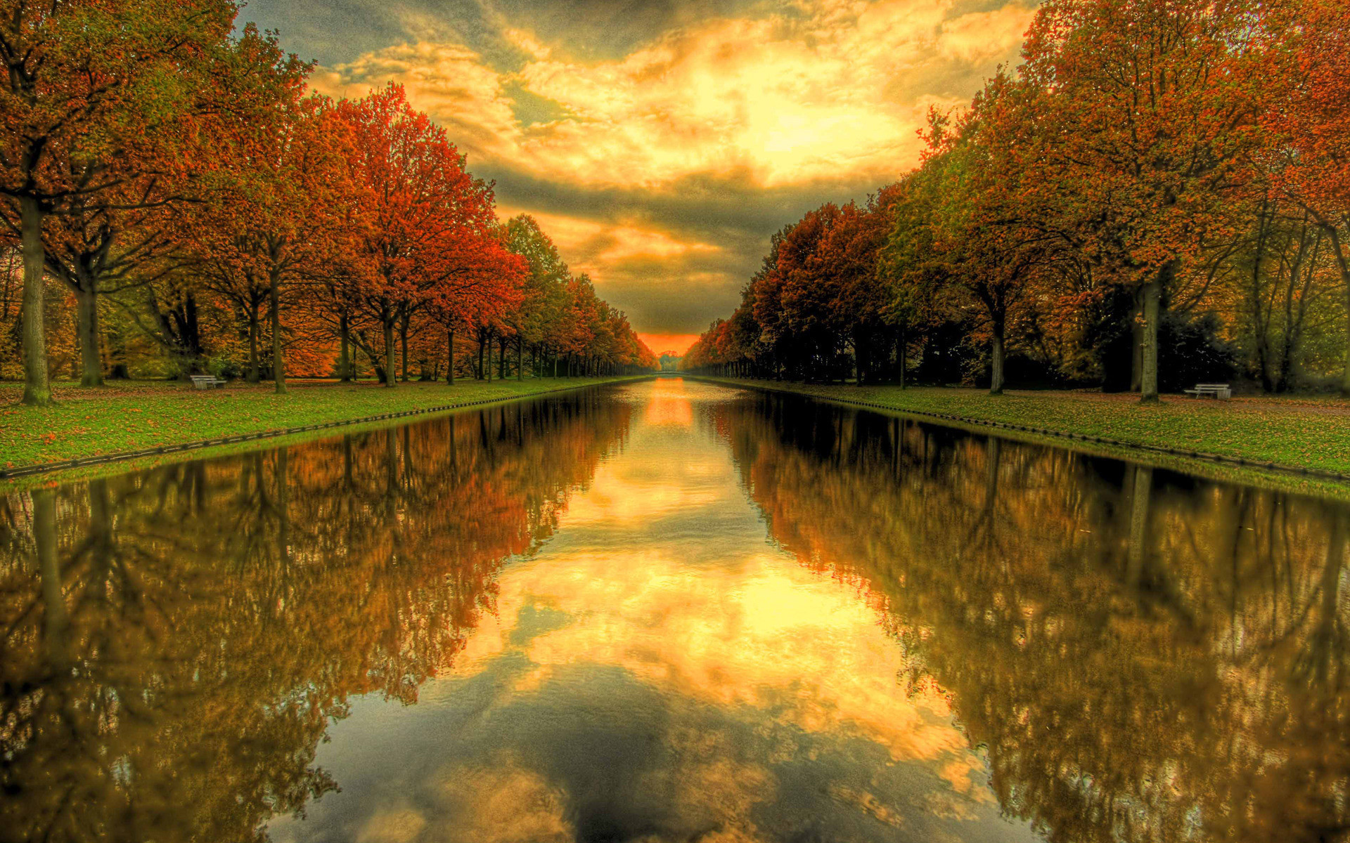 Скачать картинку Река, Деревья, Пейзаж, Закат, Осень в телефон бесплатно.