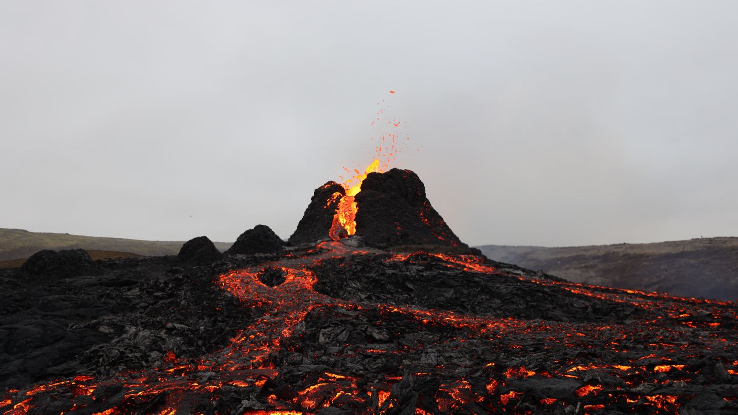 Лава вулканическая Исландия камень