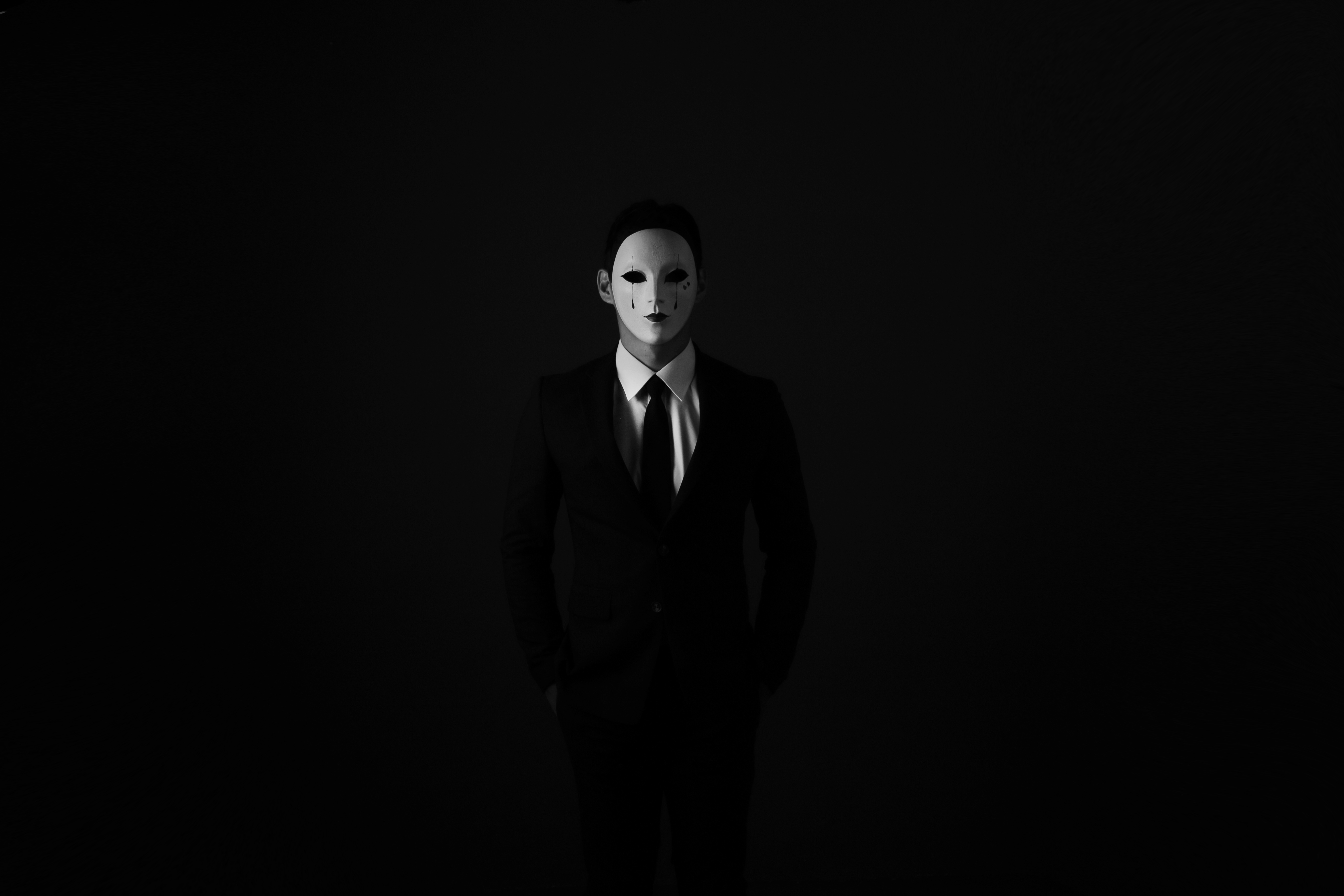 153670 Hintergrundbild herunterladen maske, schwarz, bw, chb, anonym, blazer, mantel, hemd, shirt, krawatte - Bildschirmschoner und Bilder kostenlos