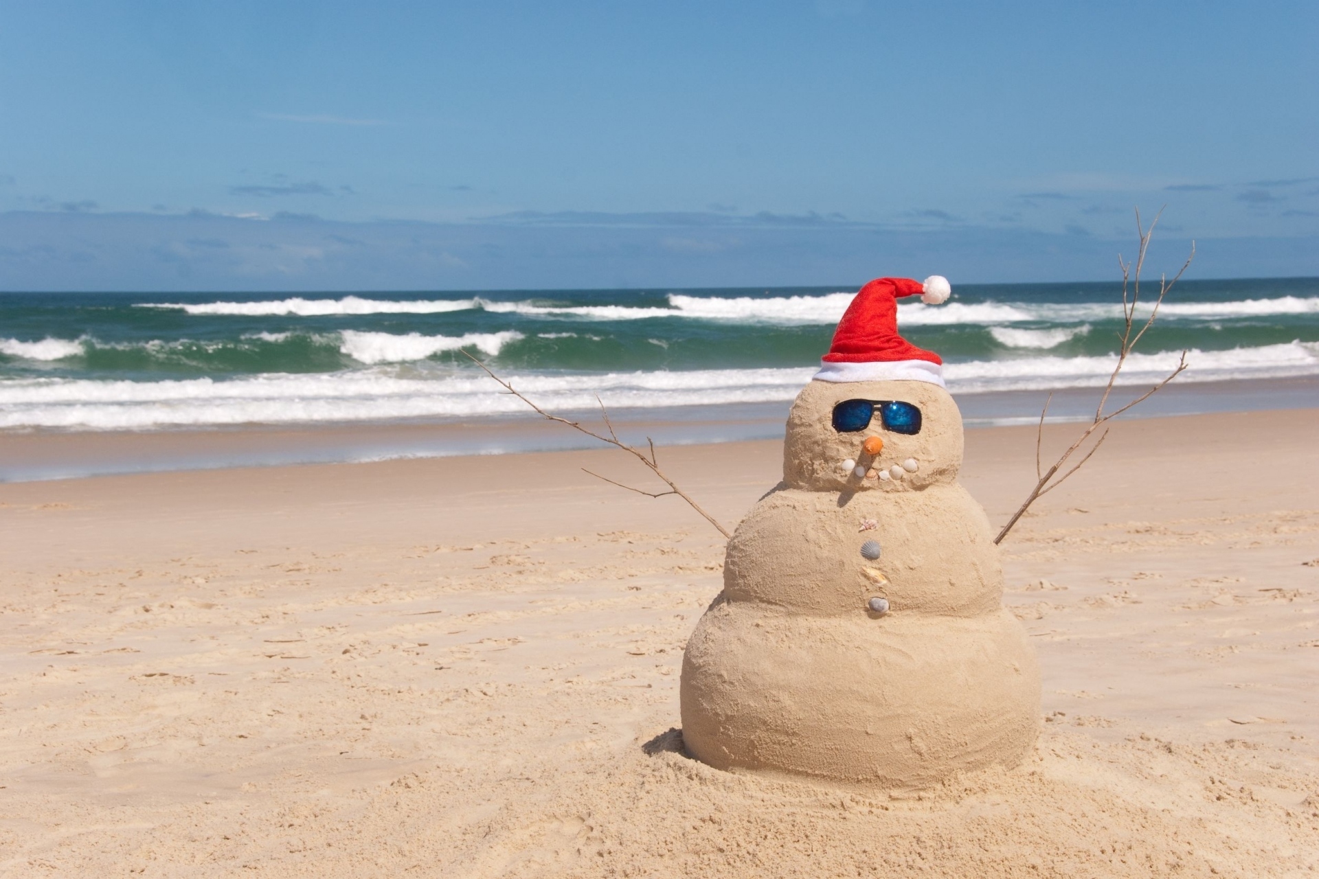Free download wallpaper Sea, Beach, Sand, Snowman, Horizon, Christmas, Sunglasses, Humor, Santa Hat on your PC desktop