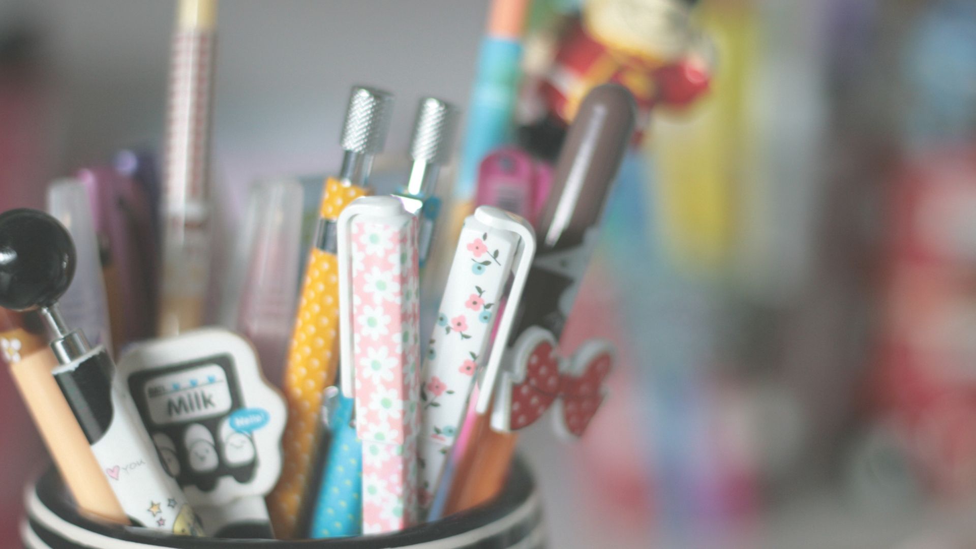 miscellanea, miscellaneous, multicolored, motley, blur, smooth, pencils, stand, pens, handles High Definition image