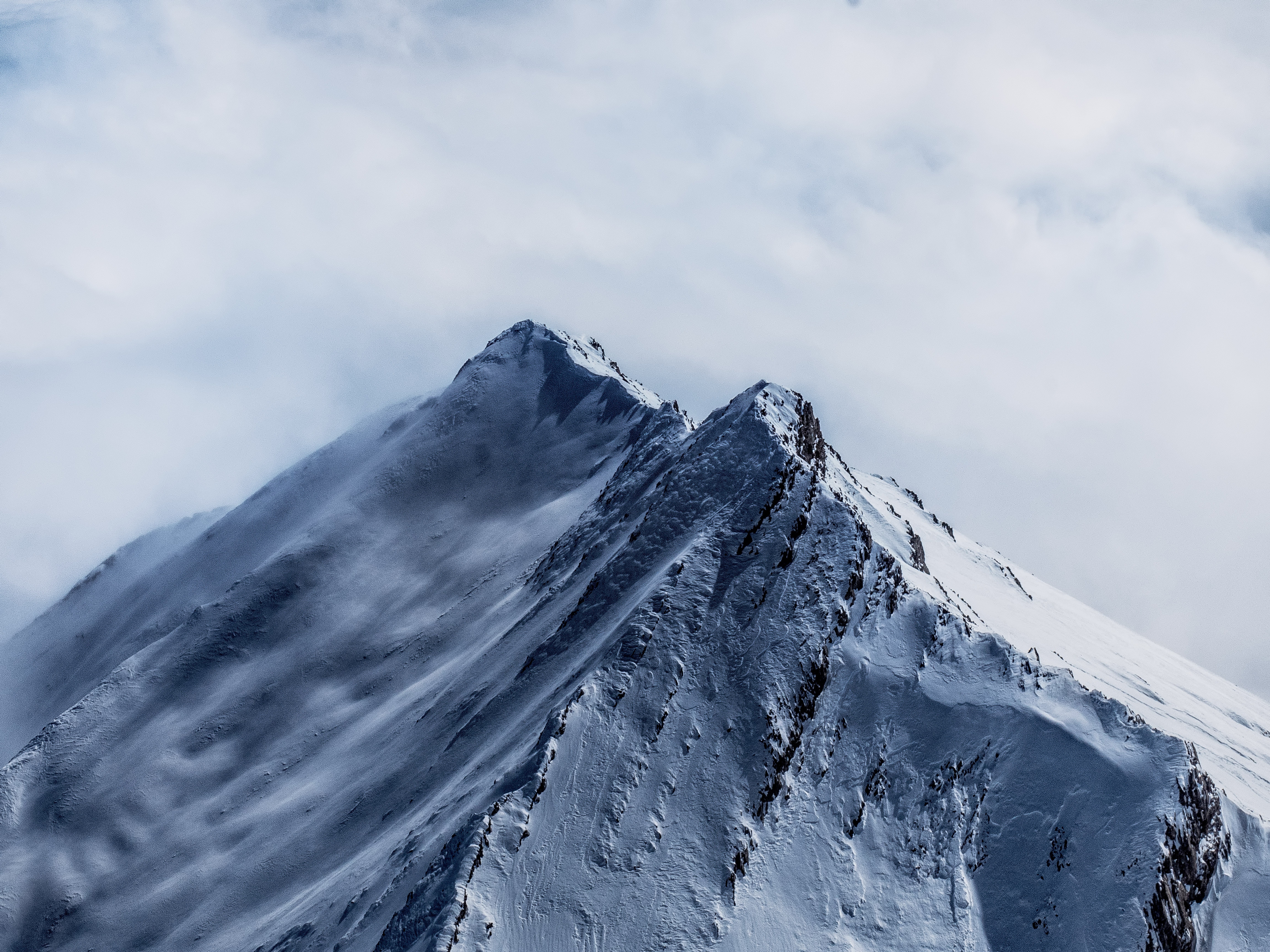 102556 завантажити шпалери вершина, природа, гори, сніг, вершини - заставки і картинки безкоштовно