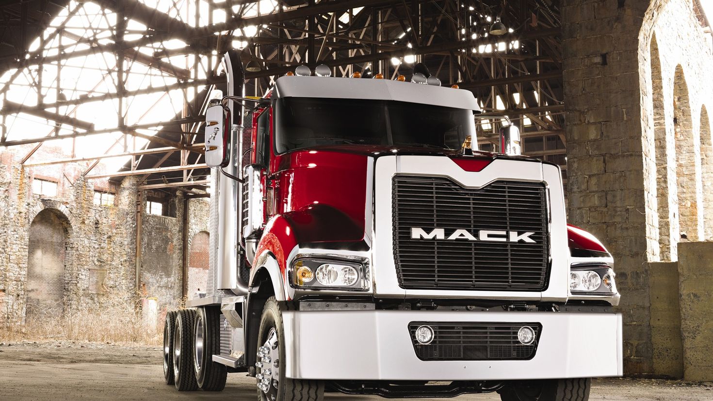 Телефон транспортного. Mack Titan 10. Mack Titan 2008. Mack Trucks Грузовики. Тягач фура Mack Trucks.