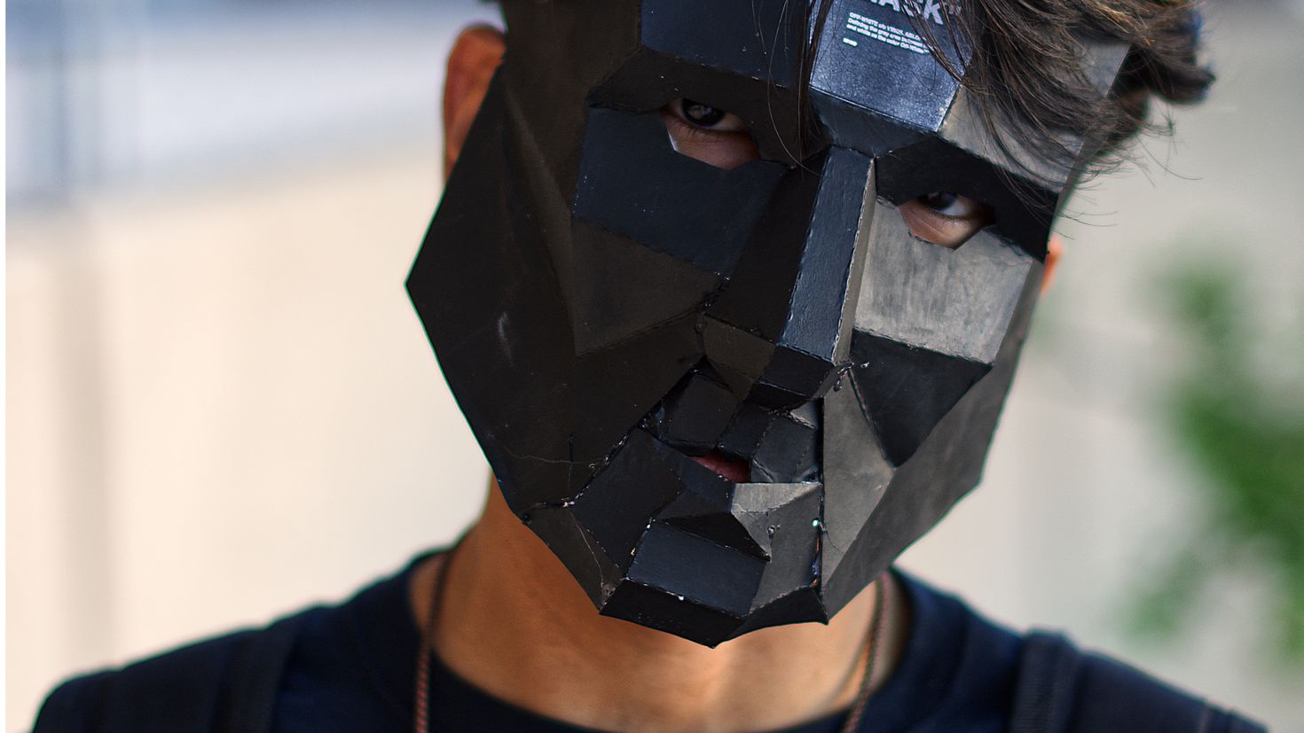 Маска от 03 03 2024 года. Человек в черной маске. Маска для лица. Маски из игр.