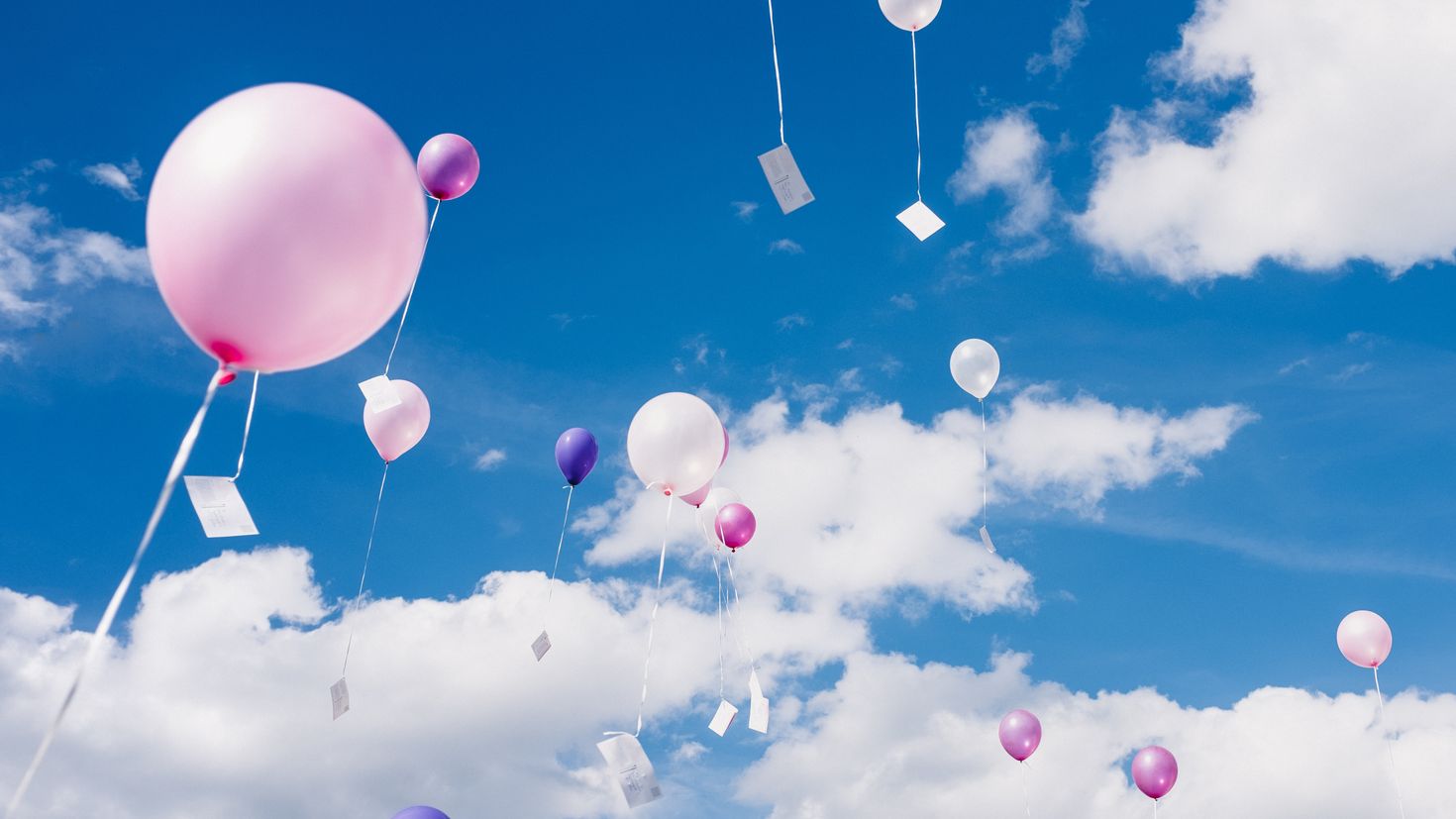 Шарики заставка карусели. Воздушный шарик. Воздушные шары на фоне неба. Воздушные шары в небе. Шарик воздушный шар.