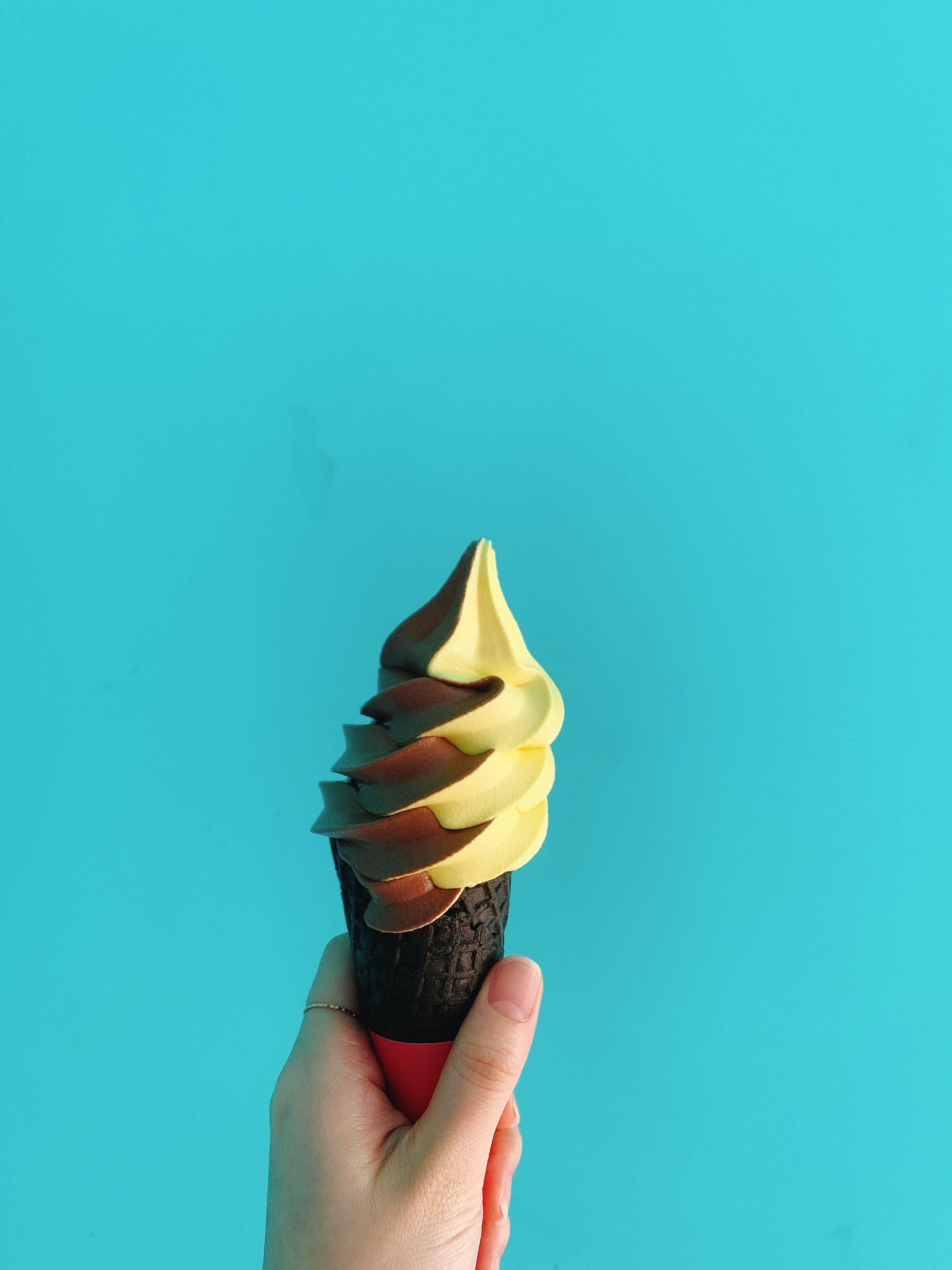 ice cream, food, background, hand, horn, shoehorn cellphone