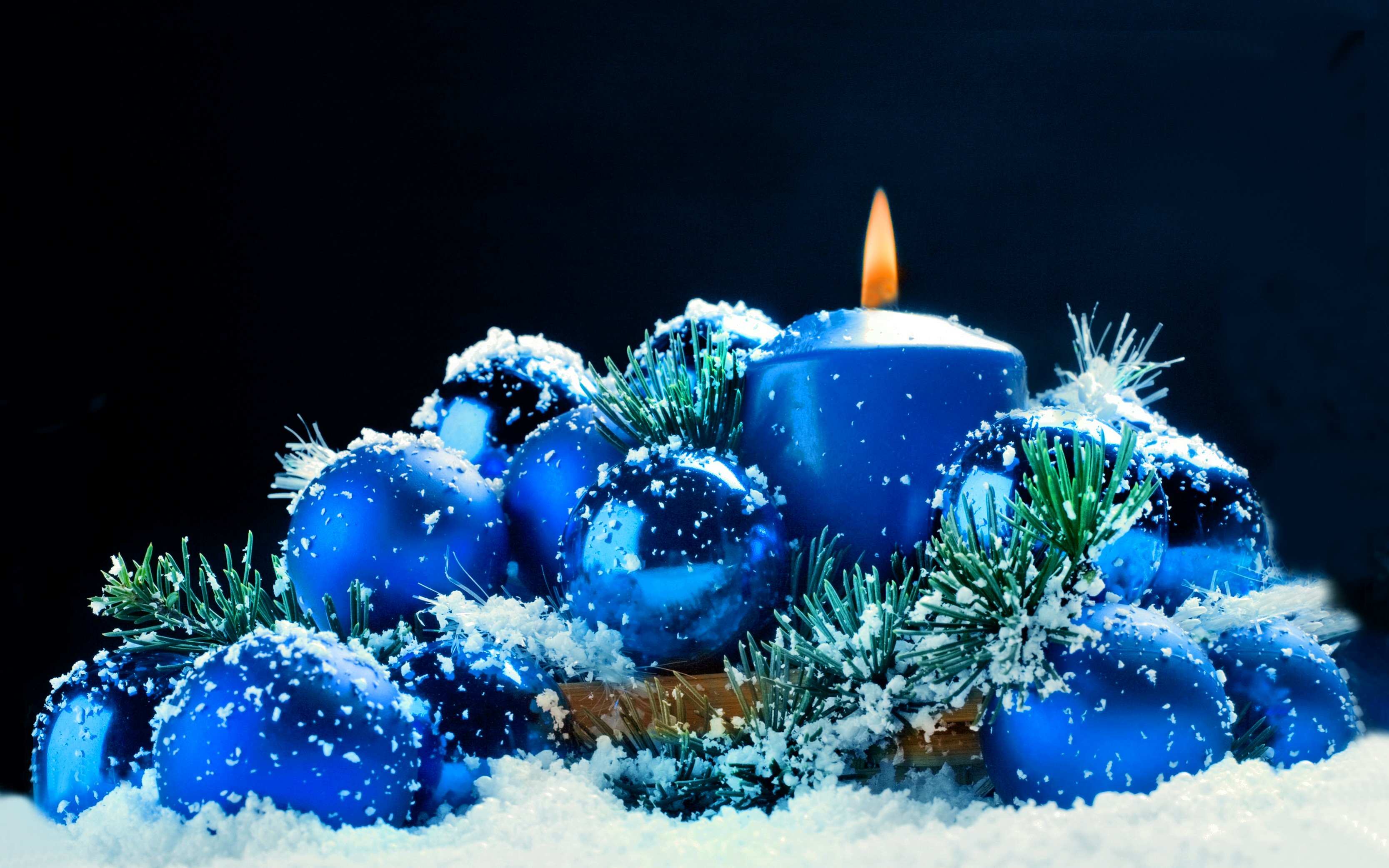 732793 Hintergrundbild herunterladen schnee, blau, kerze, weihnachten, feiertage, weihnachtsschmuck - Bildschirmschoner und Bilder kostenlos