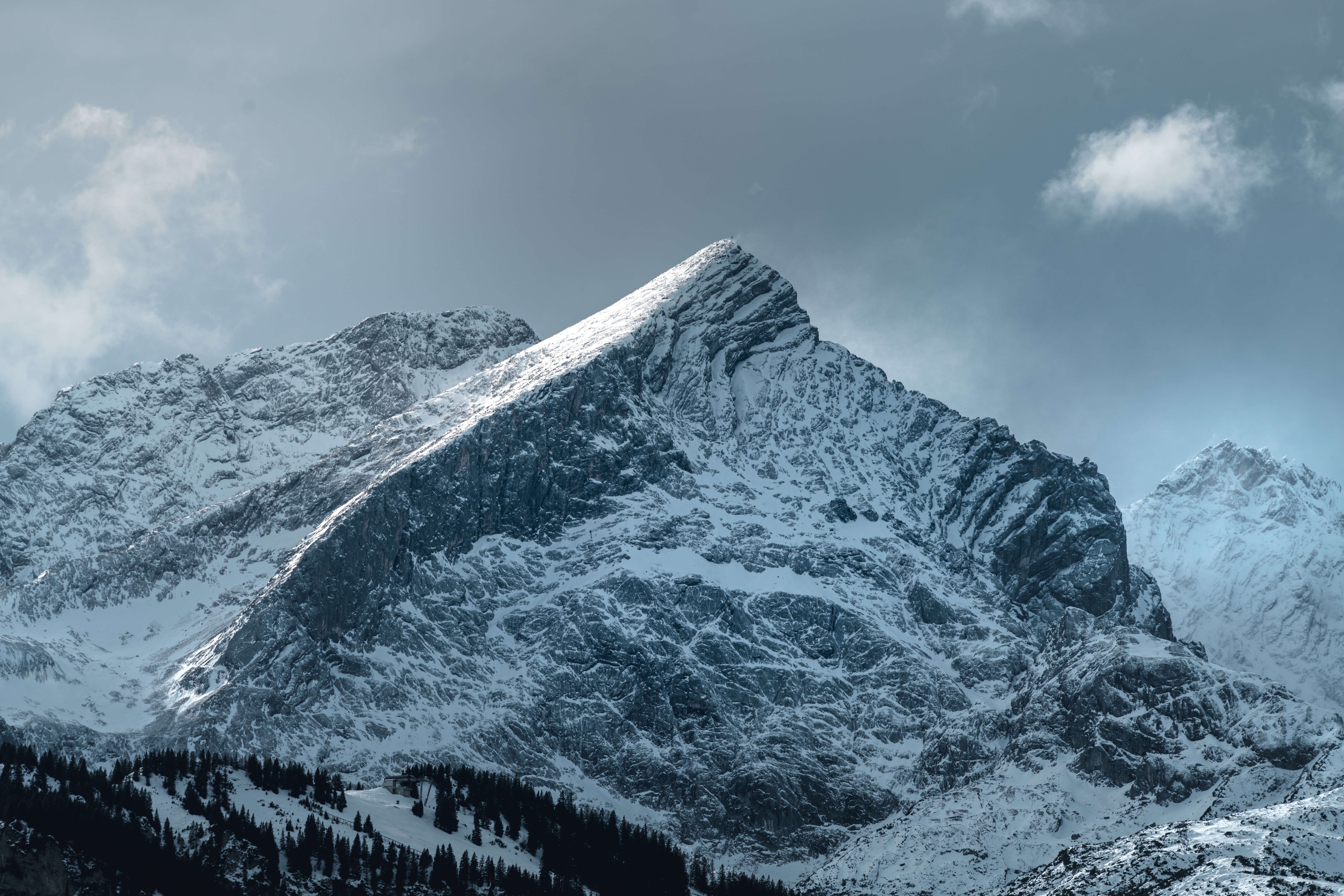 143351 Hintergrundbild herunterladen landschaft, natur, berg, scheitel, nach oben, schneebedeckt, snowbound, steigung - Bildschirmschoner und Bilder kostenlos