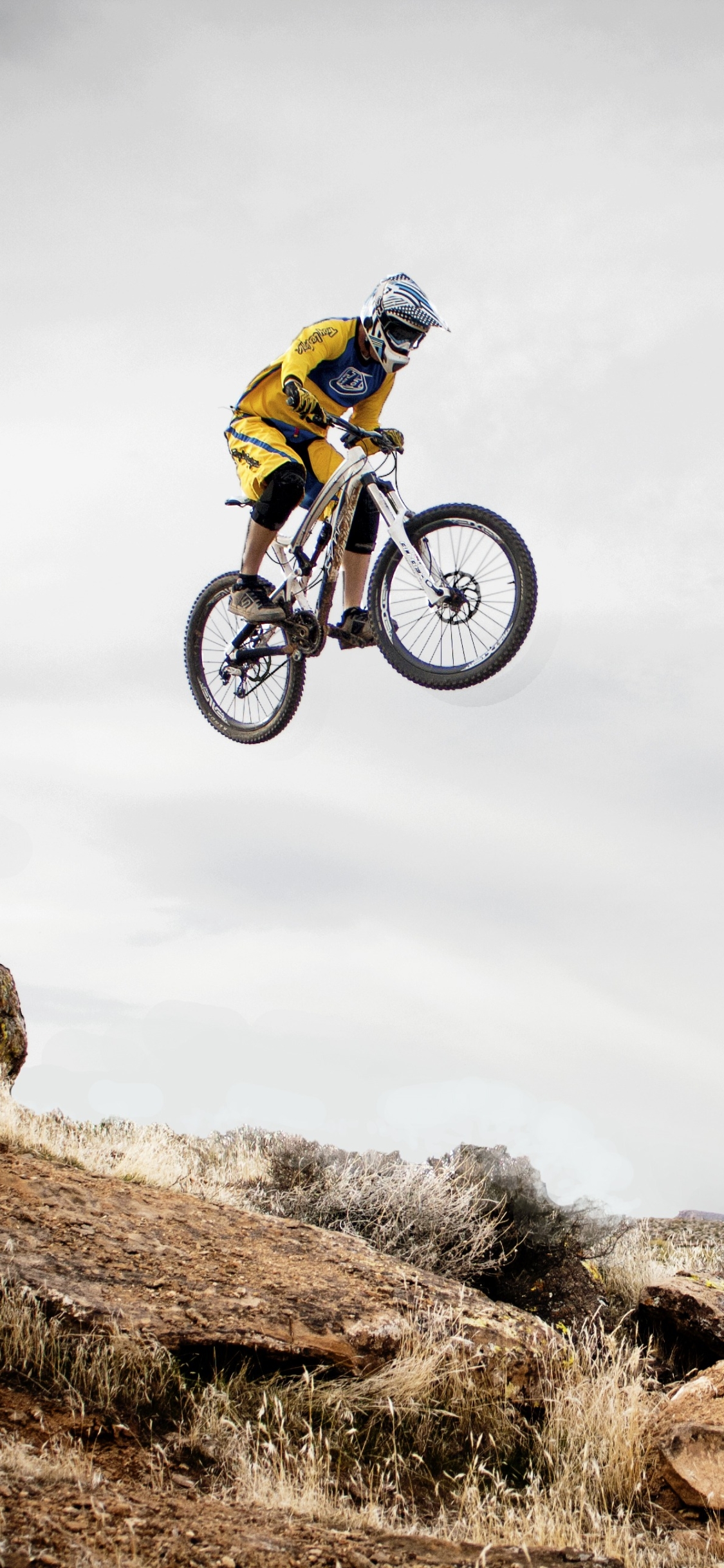 Download mobile wallpaper Sports, Bike, Jump, Bicycle, Mountain Bike, Sport for free.