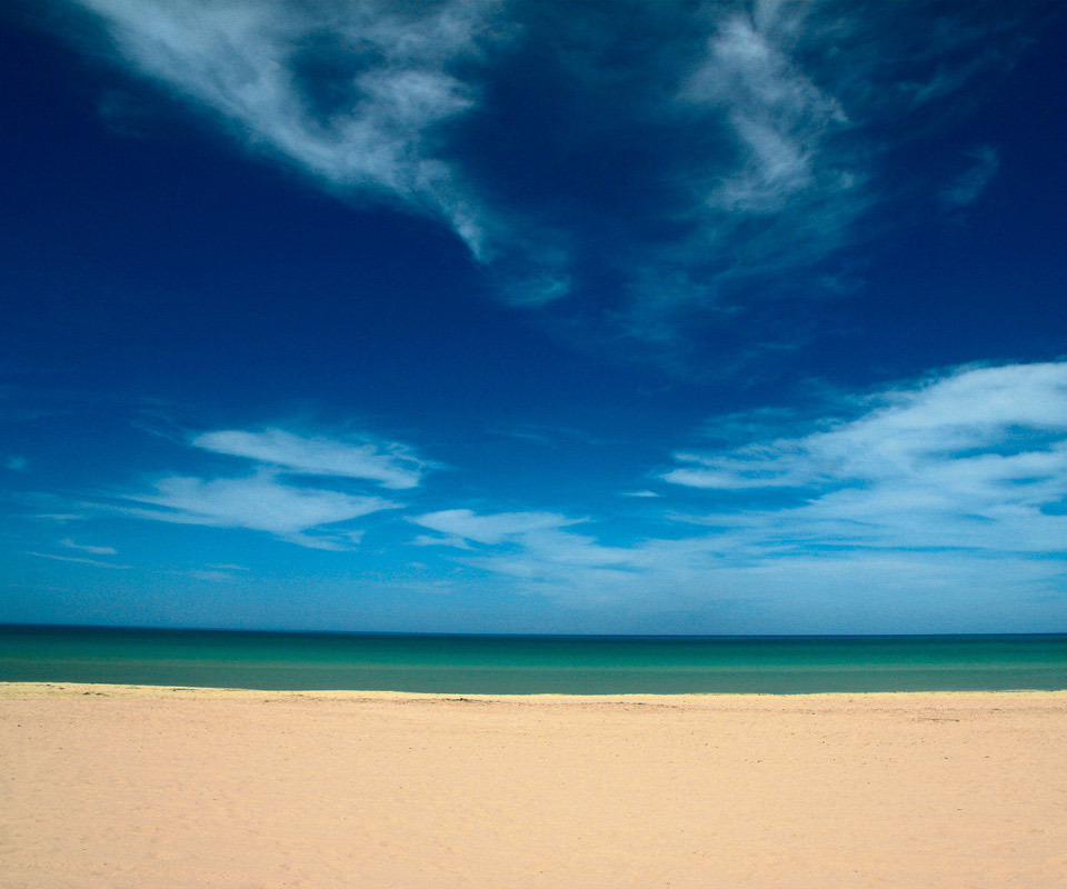 Скачать картинку Песок, Пейзаж, Небо, Пляж в телефон бесплатно.