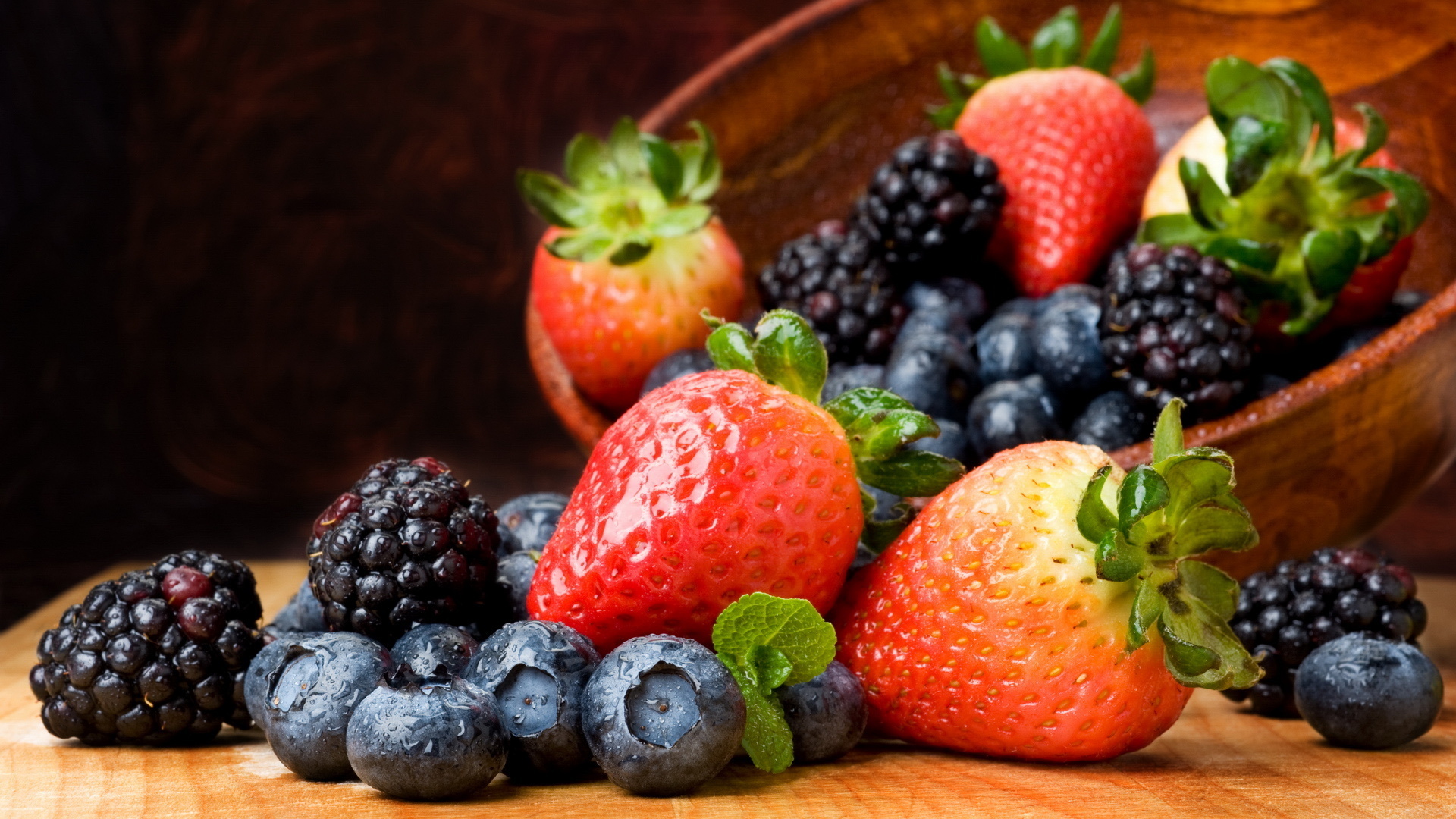 Полезные фрукты и ягоды