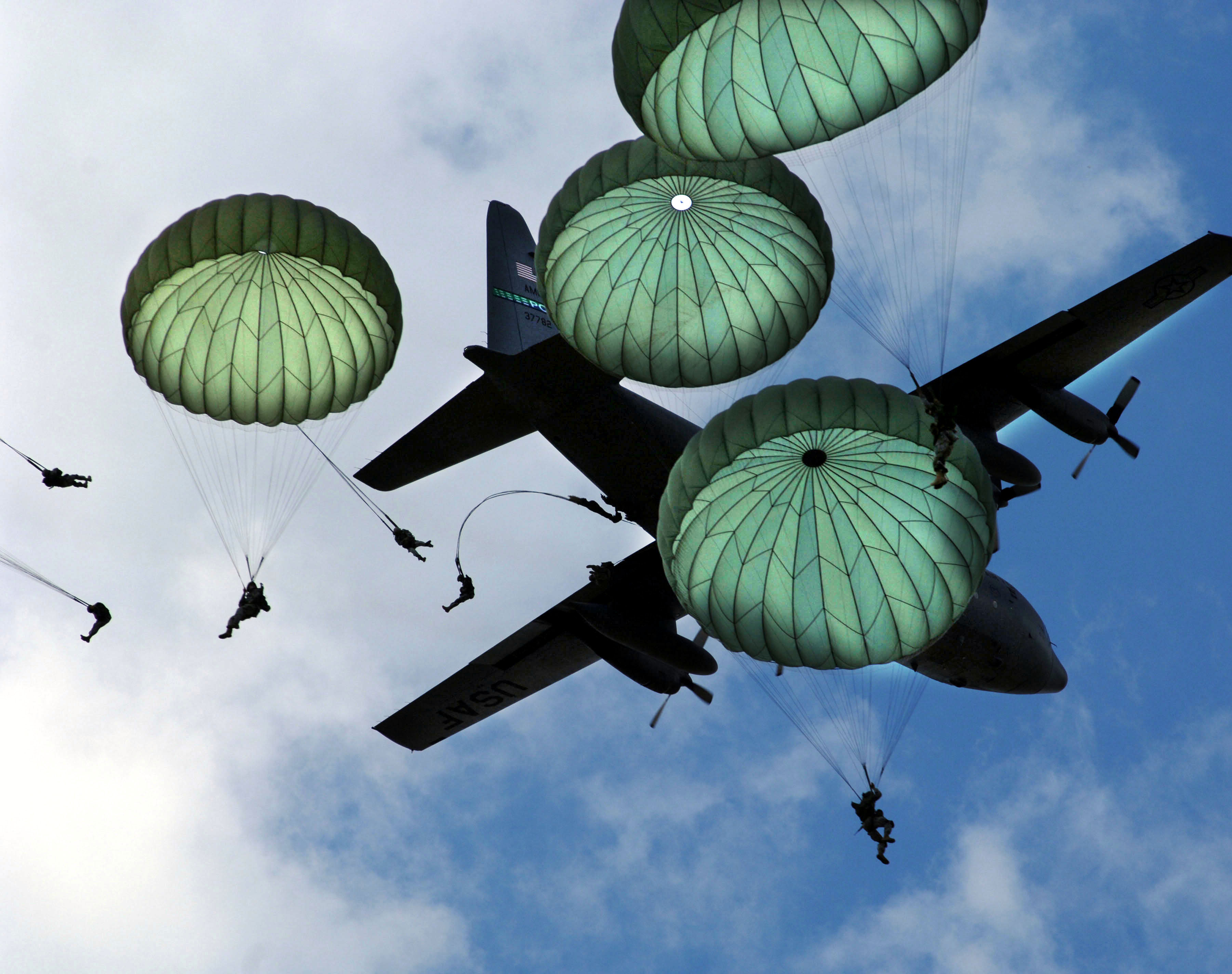 535039 Bild herunterladen militär, fallschirmjäger - Hintergrundbilder und Bildschirmschoner kostenlos