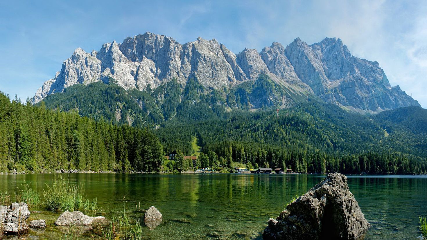 Mountain water. Озеро Рица Абхазия. Моунтан горы озеро. Озеро Каинды. Озеро,,в,,горах,,Урала.