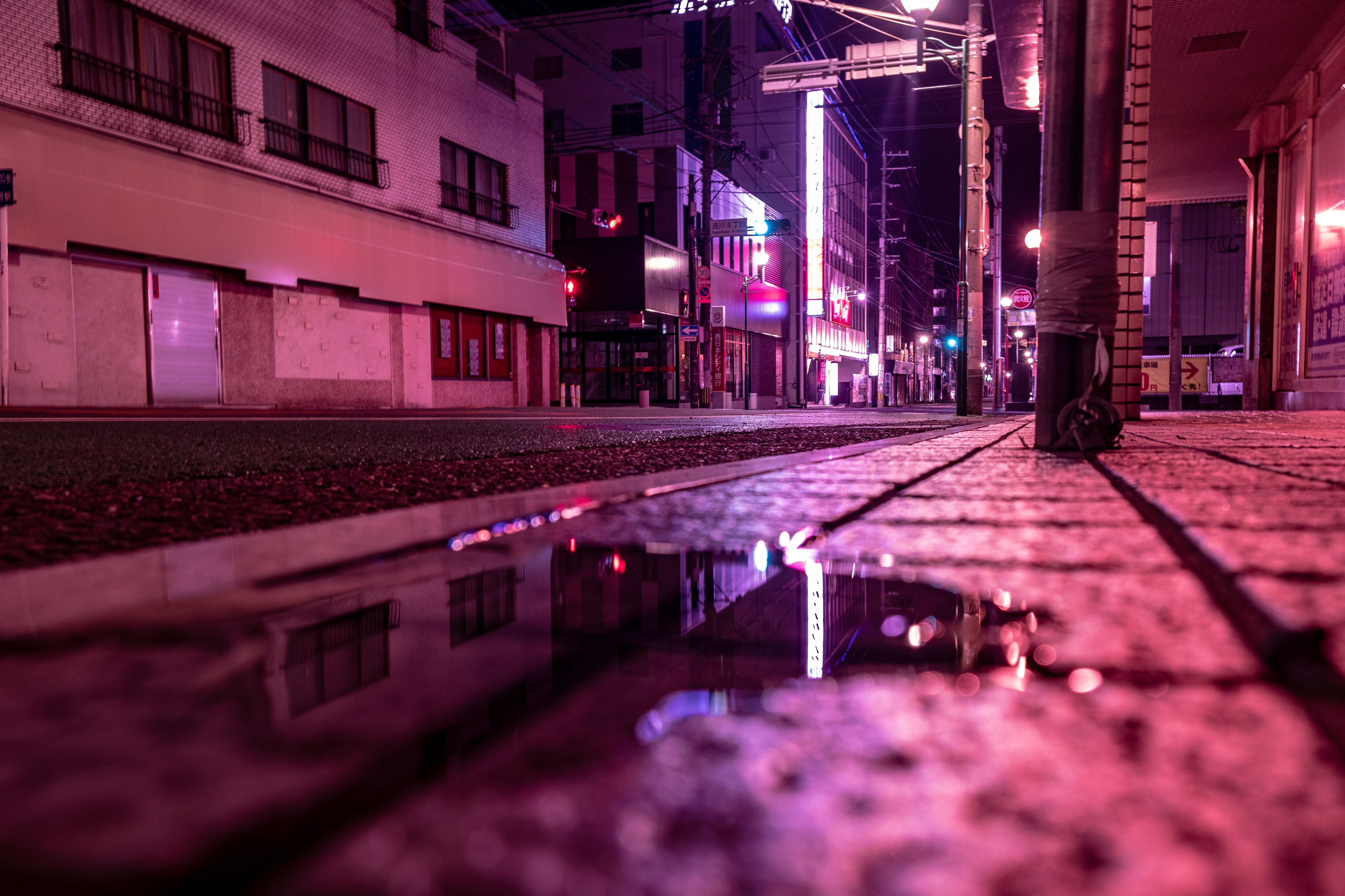 light, street, neon, cities, night, shine, puddle Smartphone Background