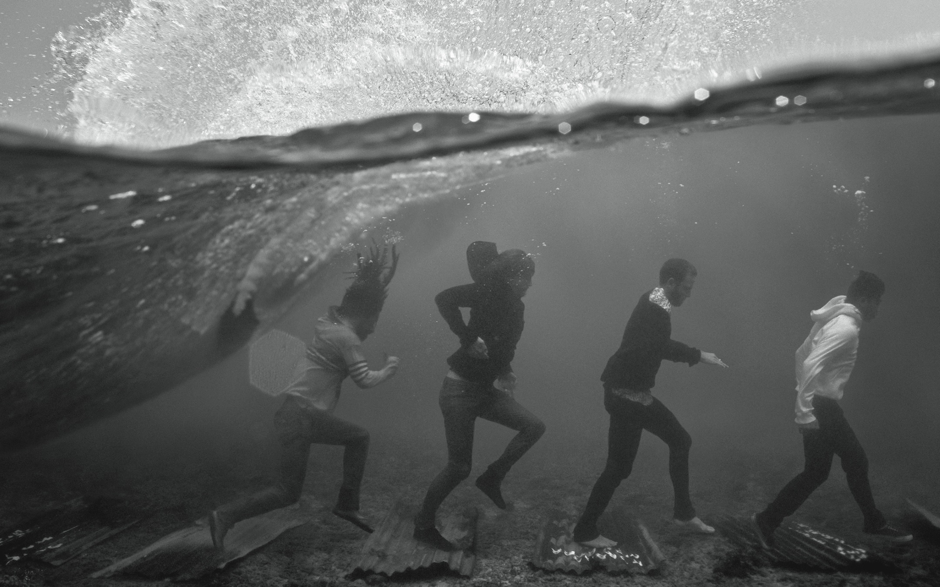 Картинки под. Дастин Хамфри. Человек под водой. Жизнь человека под водой. Подводные снимки мутные.