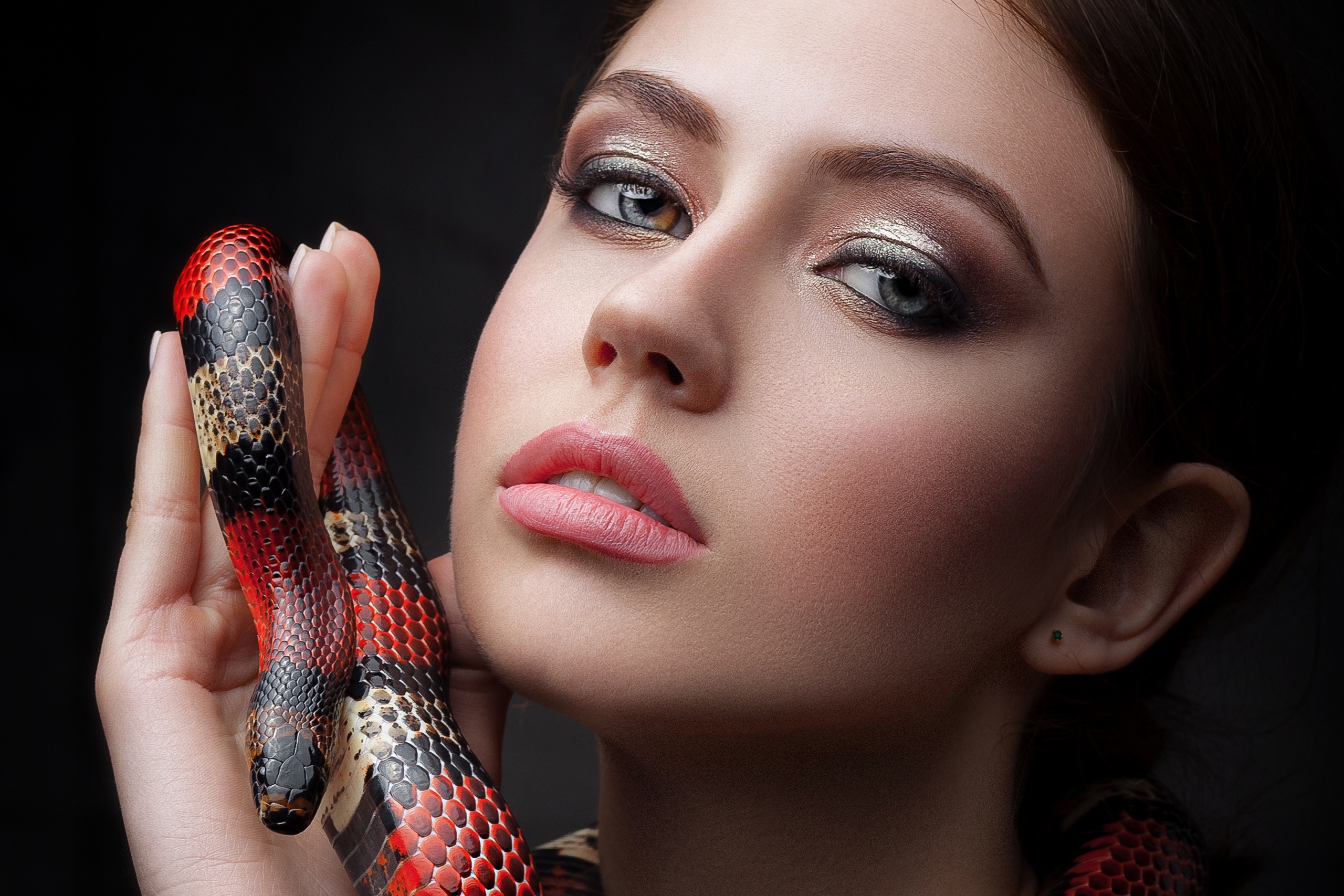 Девушка змея макияж