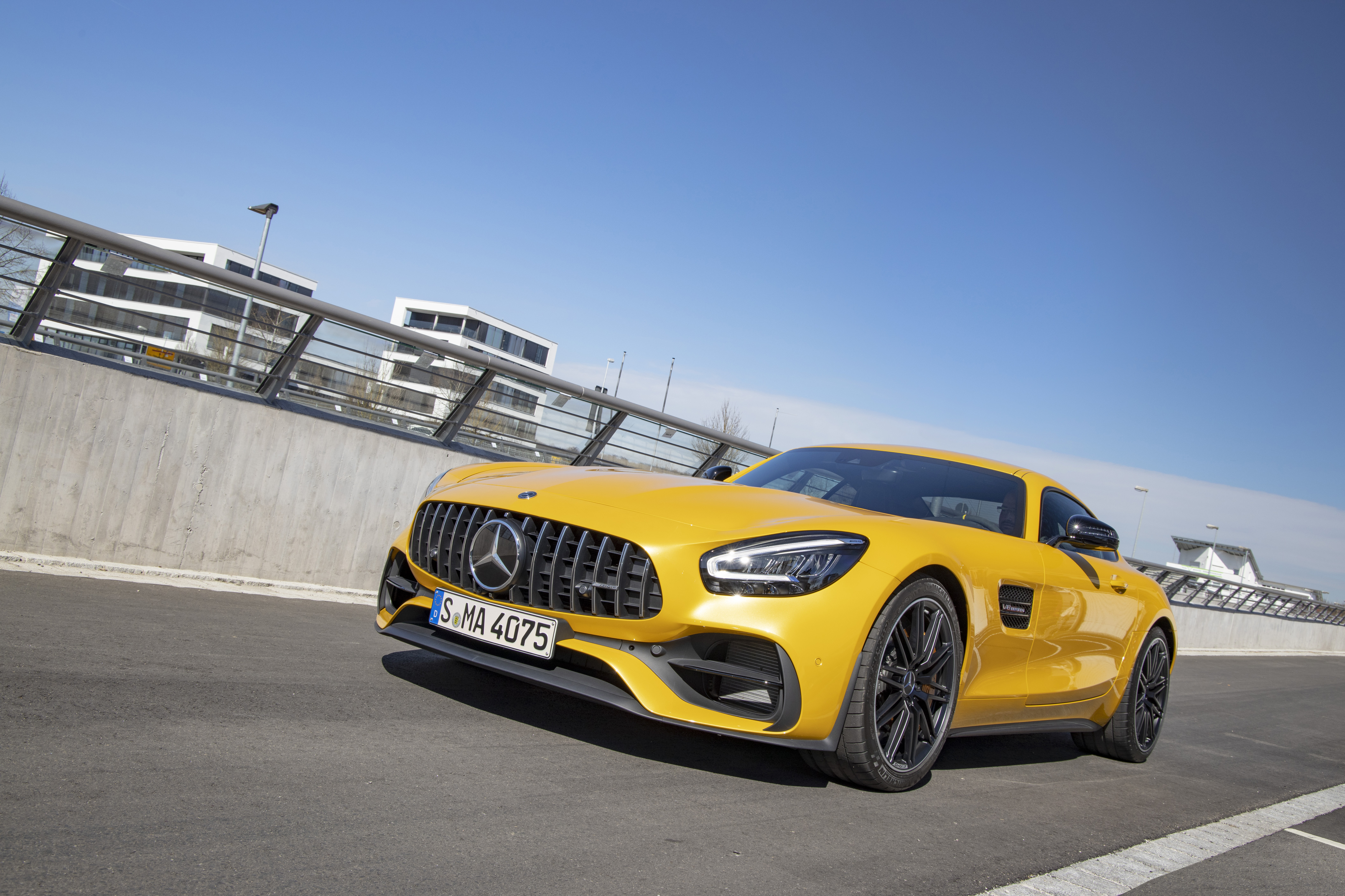 Mercedes AMG gt Yellow 4k