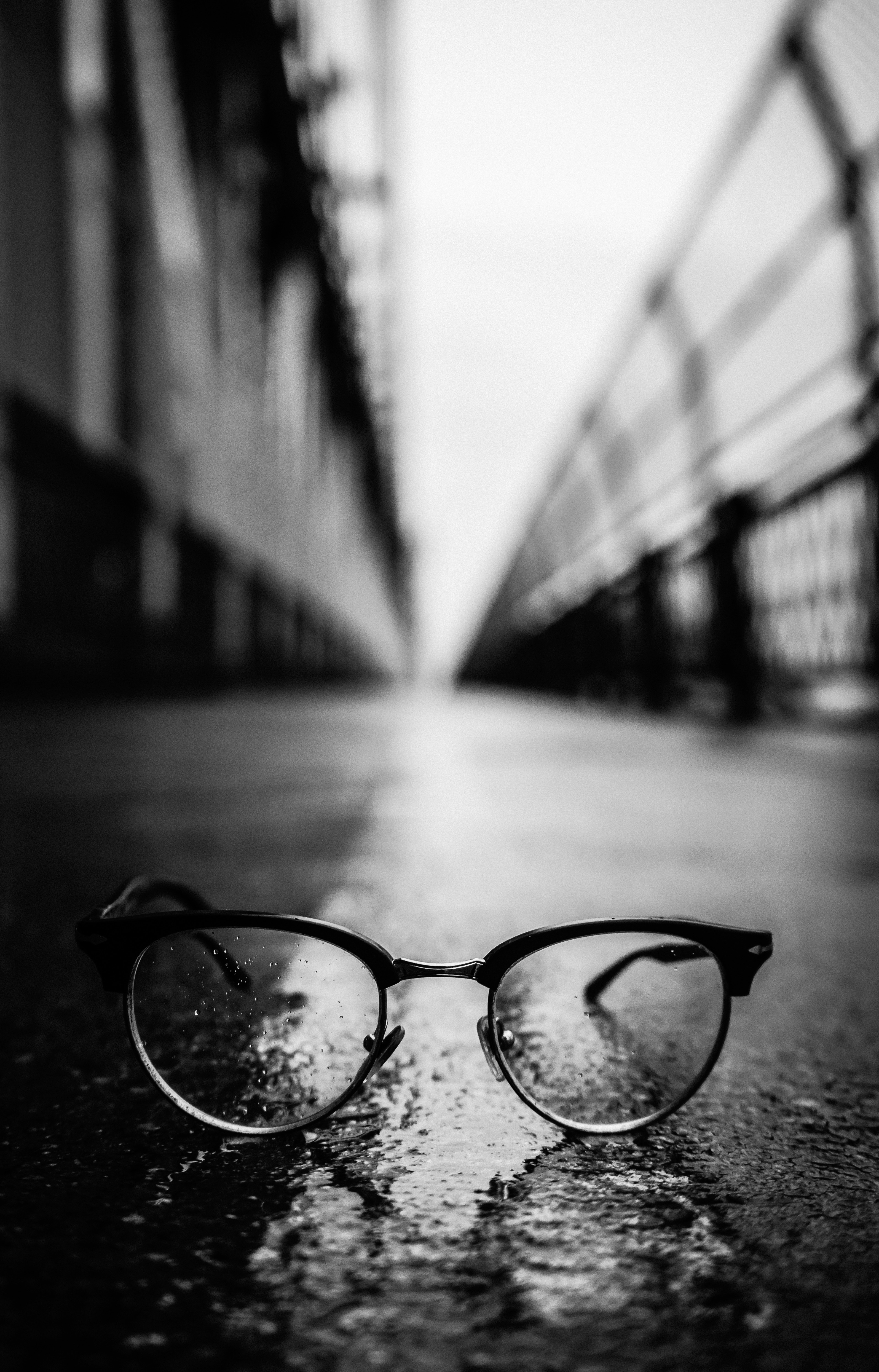 Mobile wallpaper bw, close up, dark, chb, glasses, spectacles