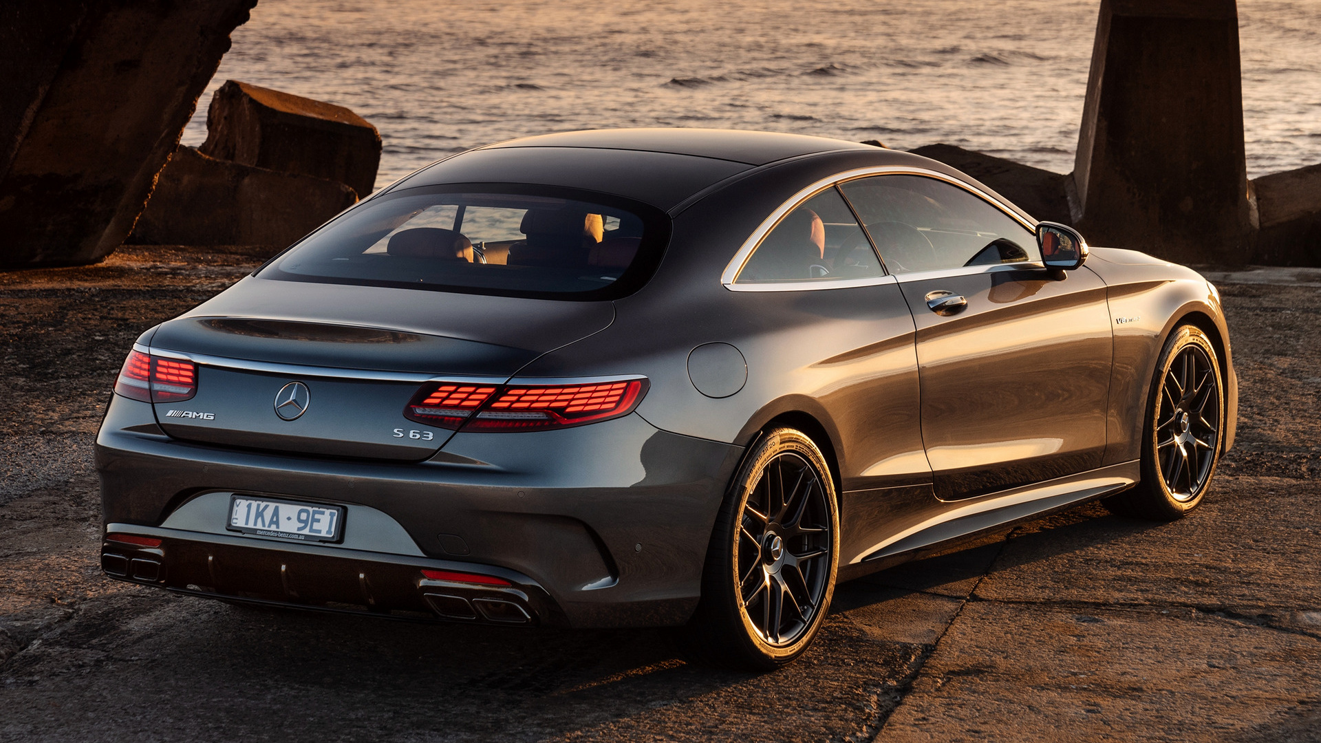 Mercedes c63 AMG Coupe зад