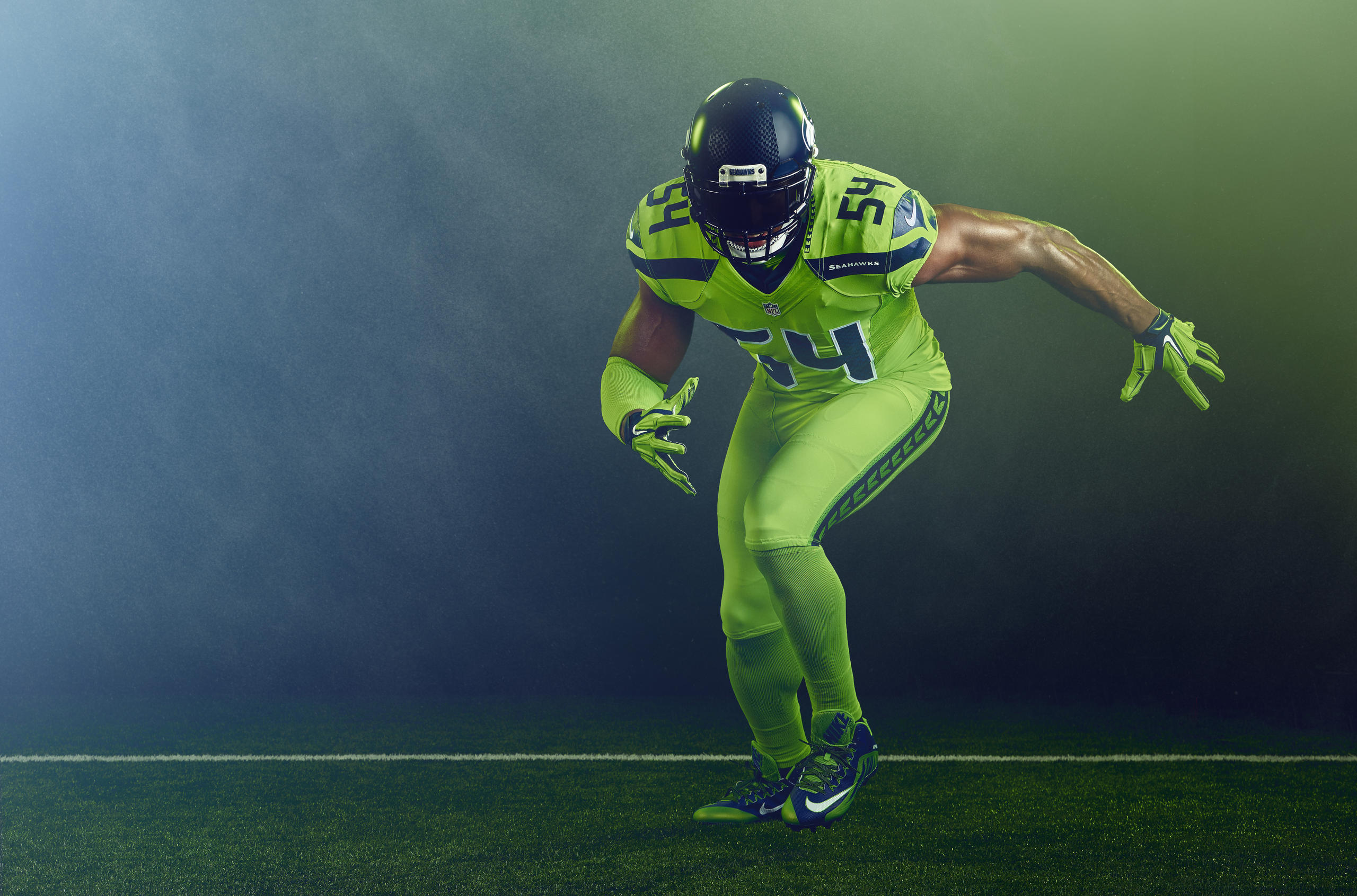 Green player. Зеленая заставка спорт. NFL 2022 logo. NFL Wallpapers. Зеленого цвета Раш.