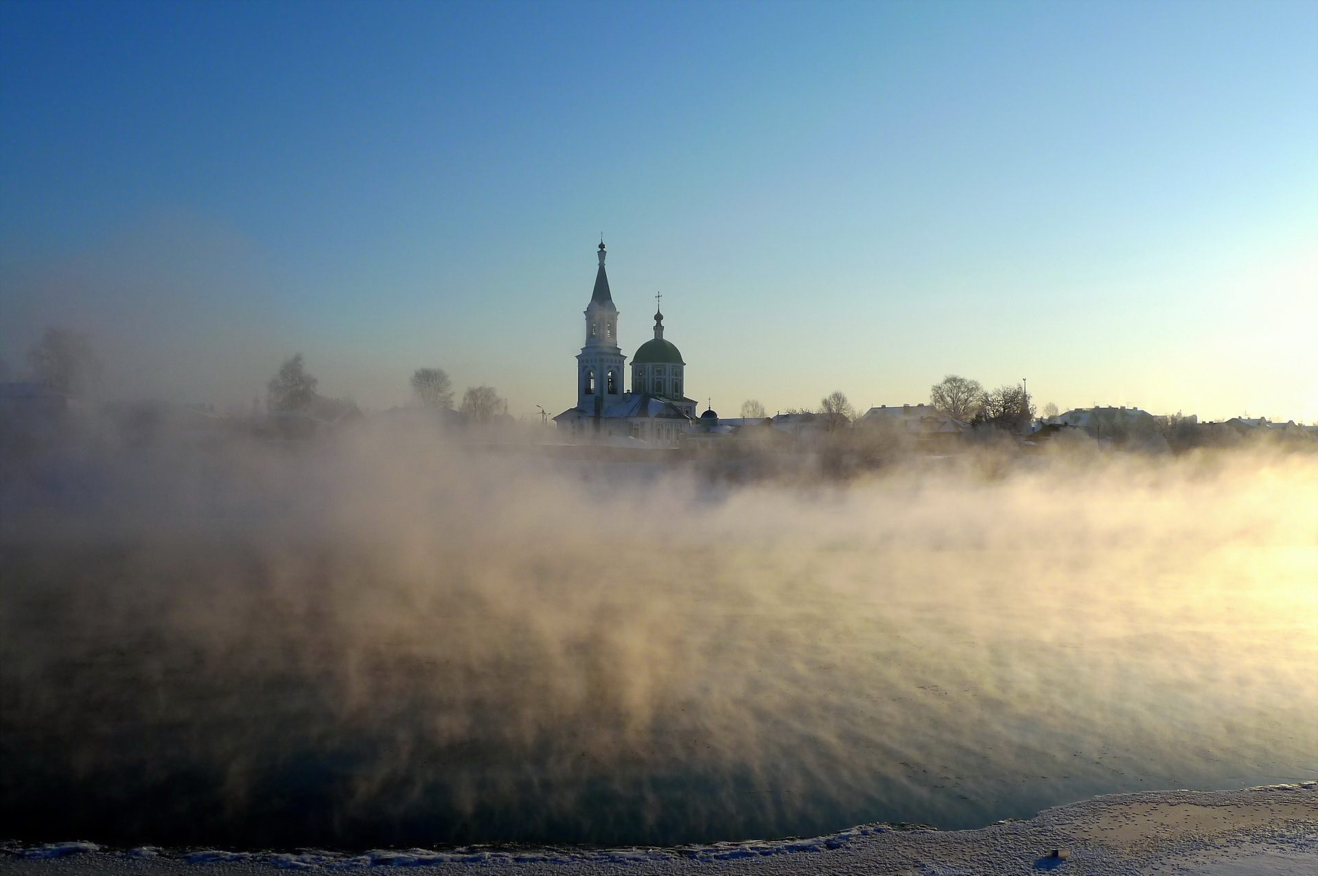 Свенский монастырь туман