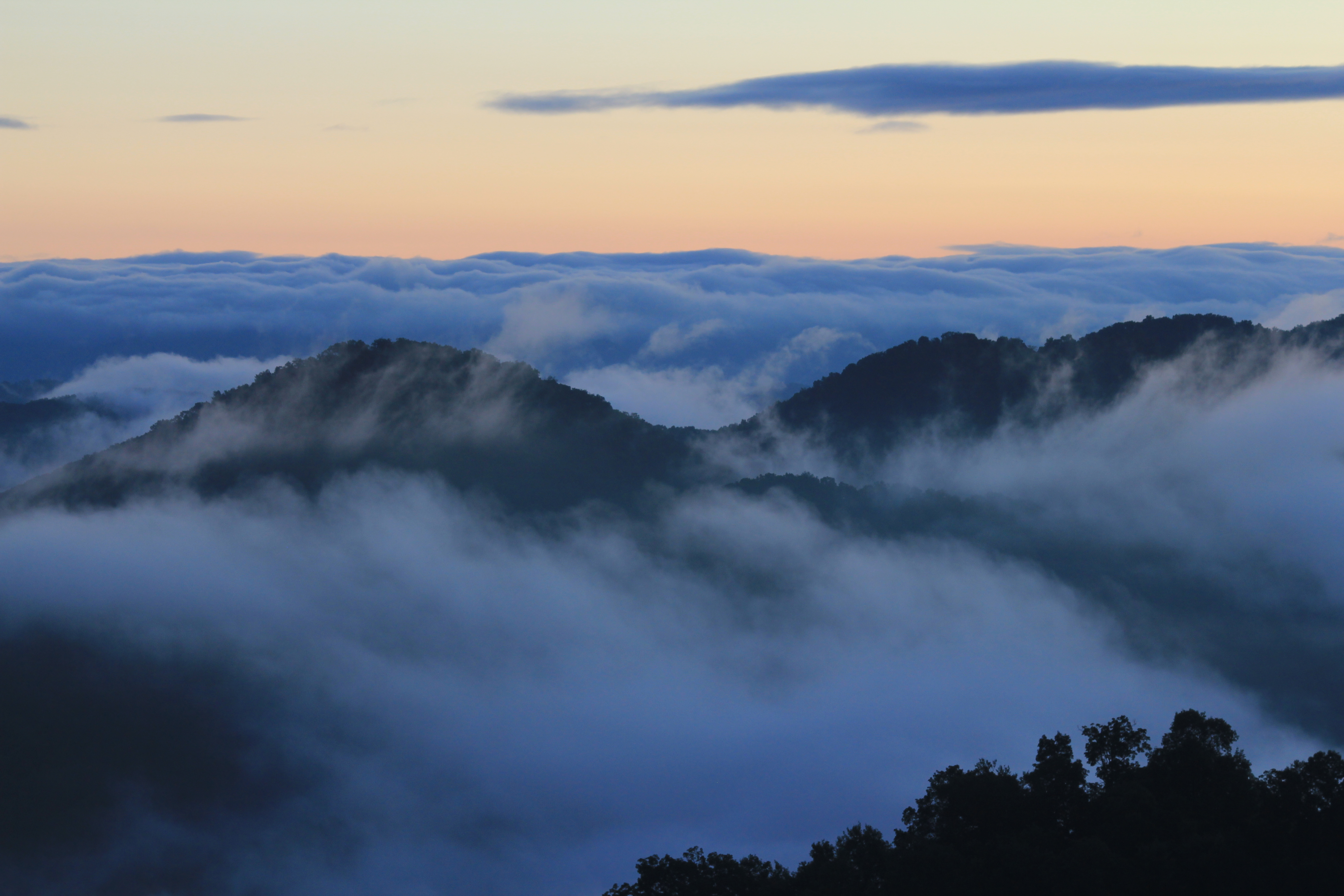 139327壁紙のダウンロード風景, 自然, 山脈, 雲, 霧, トップス, 頂点-スクリーンセーバーと写真を無料で