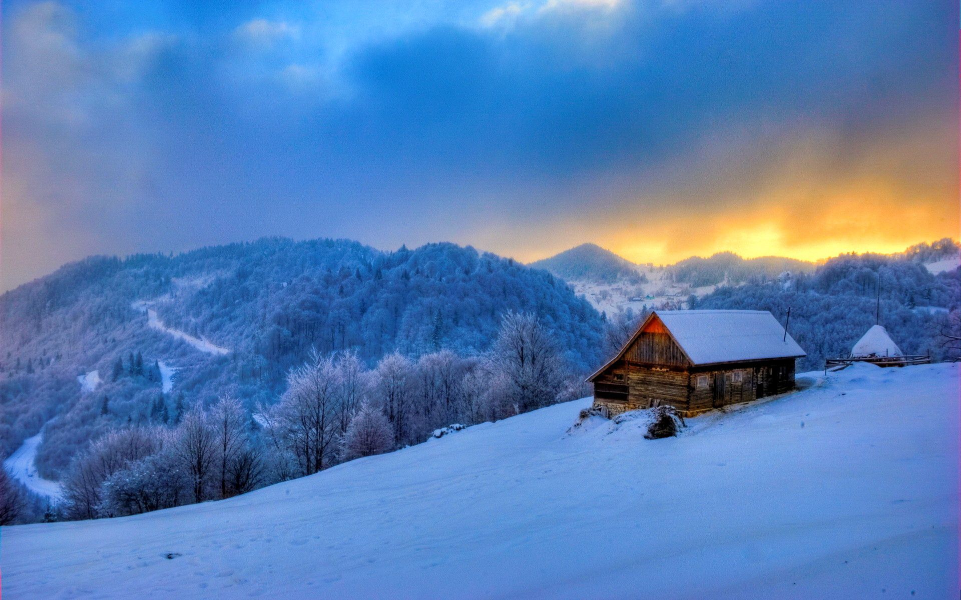 Зимняя деревня в горах