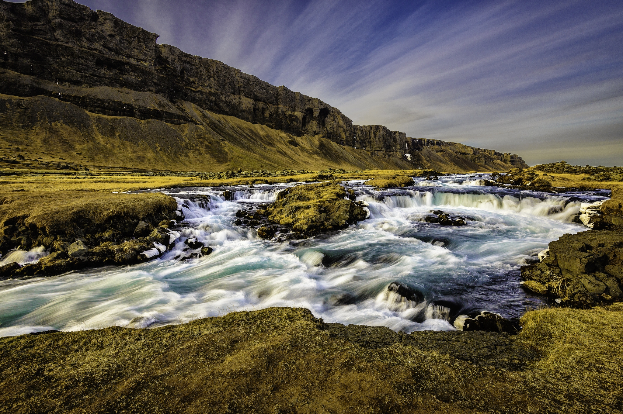 Скачати мобільні шпалери Скелі, Ісландія, Природа, Гори, Потік, Річка, Порід безкоштовно.