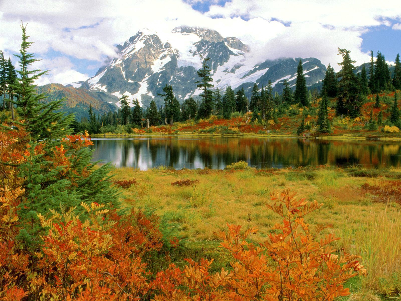 105191 скачать обои парк, осень, природа, гора, озеро, вашингтон, mount shuksan - заставки и картинки бесплатно
