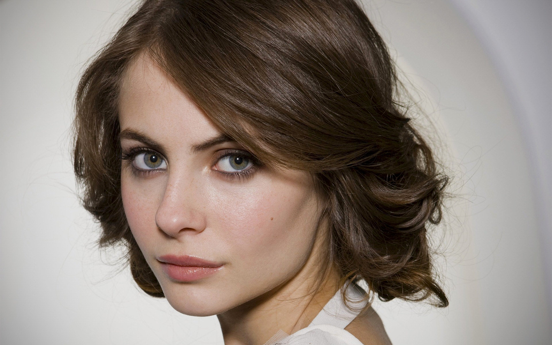 Willa Holland HD for Phone