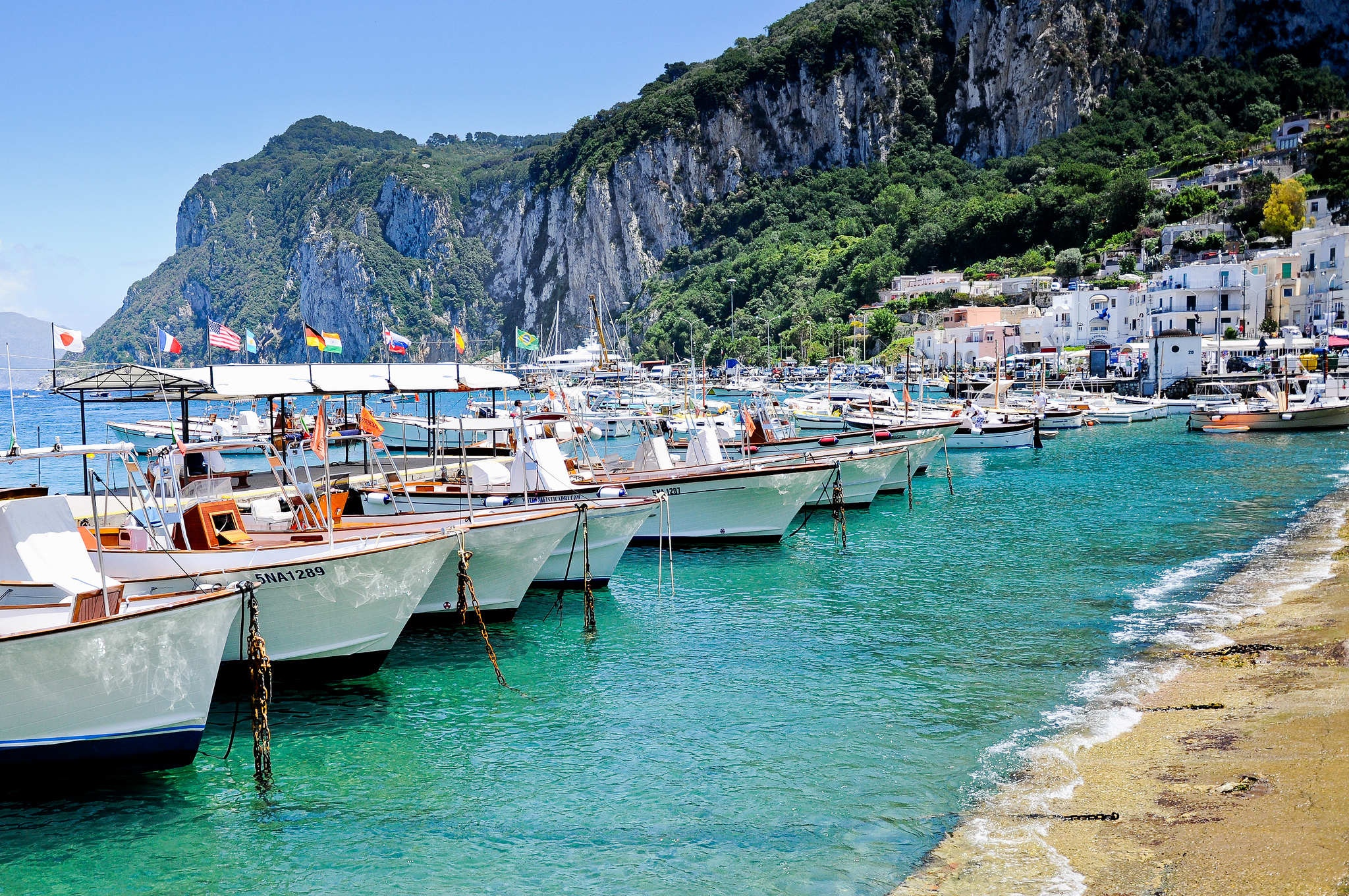 Laden Sie das Italien, Felsen, Die Steine, Bank, Die Insel, Städte, Insel, Capri, Häuser, Boote, Ufer, Sea-Bild kostenlos auf Ihren PC-Desktop herunter