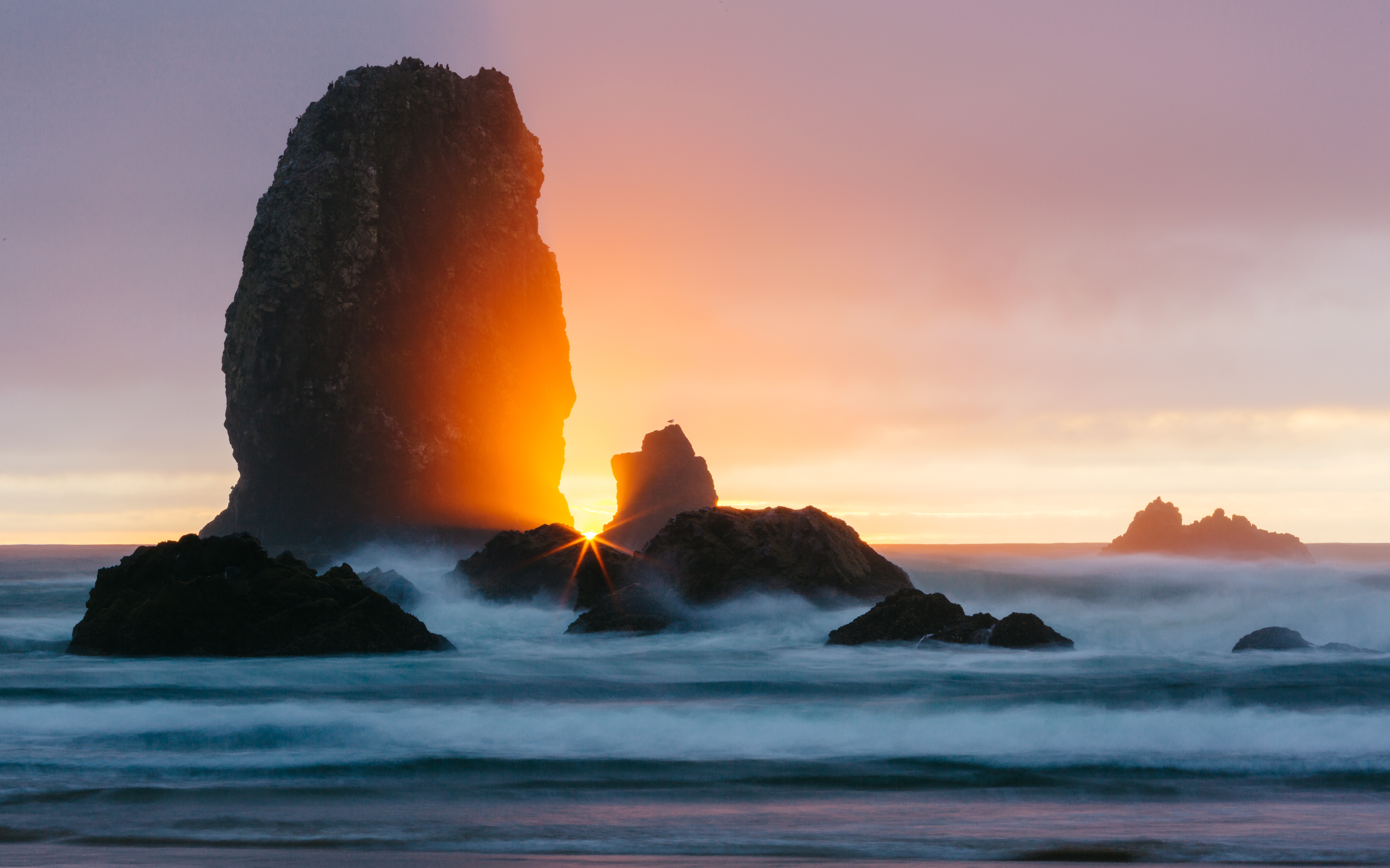 在您的 PC 桌面上免費下載 性质, 日落, 冲浪, 岩石, 横梁, 光束, 普里博亚, 海洋 圖片