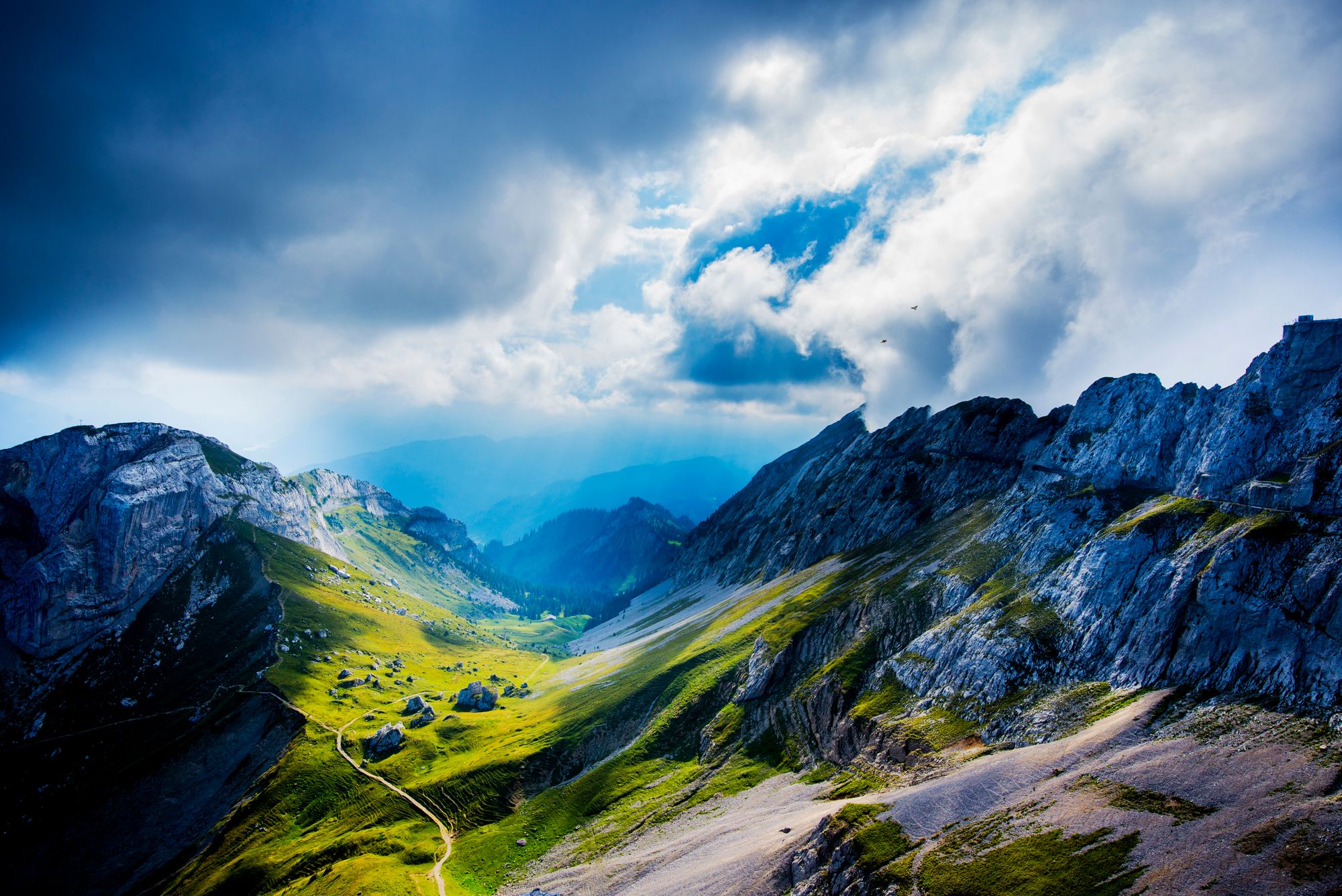 Горы Альпы Швейцария Долина скалы